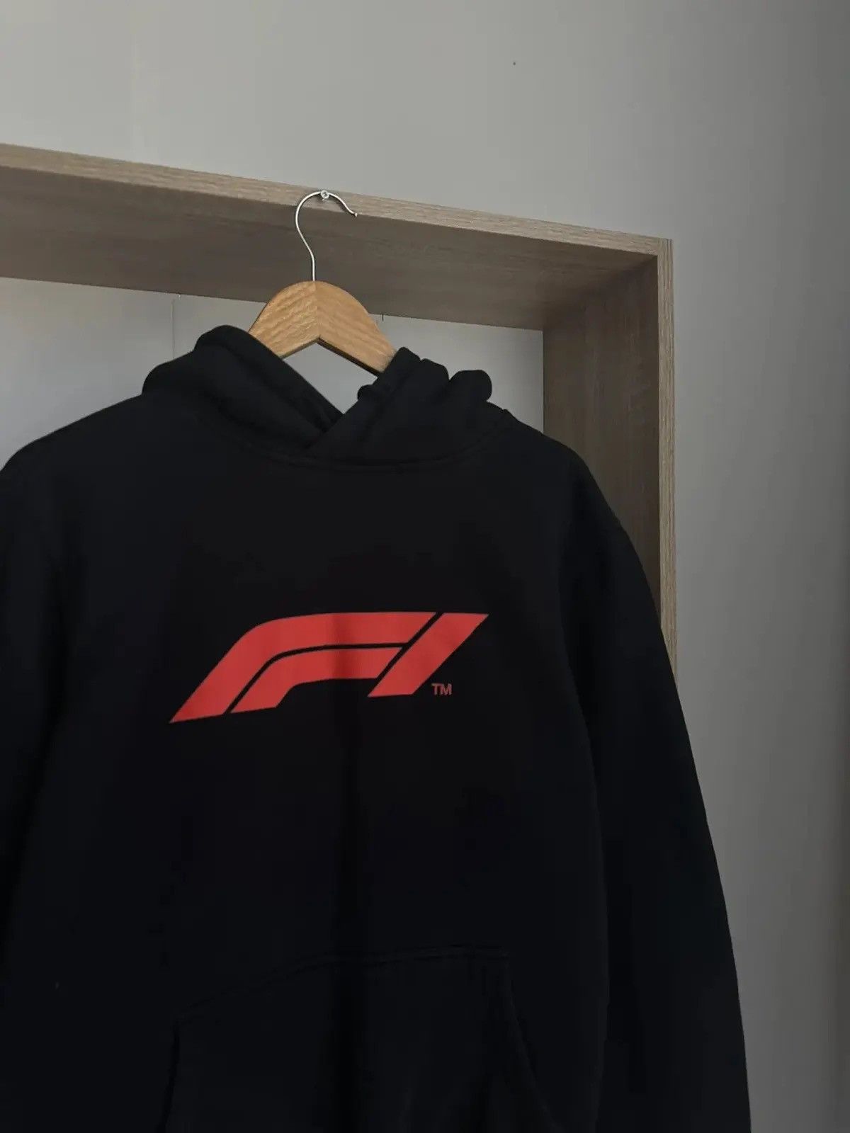 Formula 1 Vintage Racing Black Hoodie Formula Uno Size US L / EU 52-54 / 3 - 4 Thumbnail