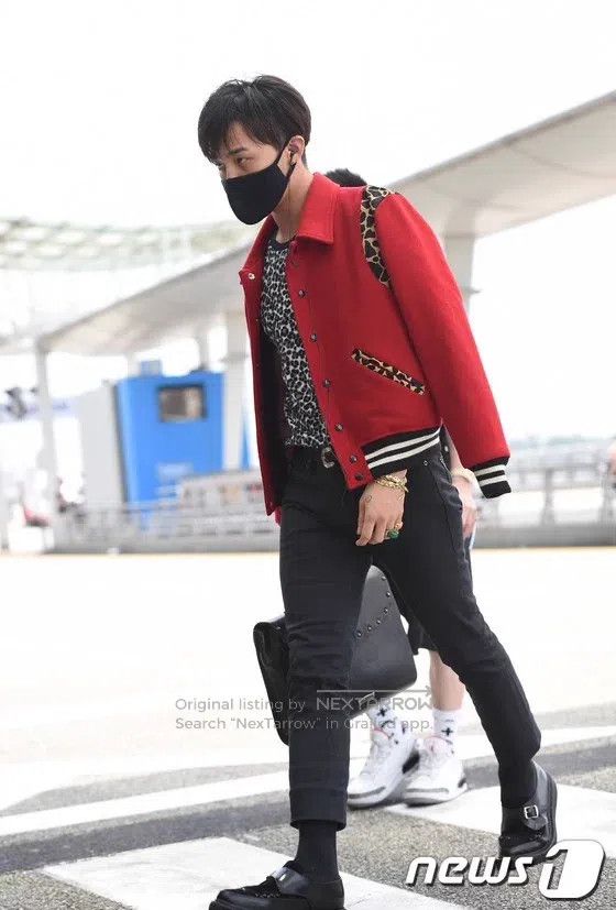 Saint Laurent Paris Saint Laurent Paris Red Leopard Print Baseball Jacket Size US S / EU 44-46 / 1 - 9 Thumbnail