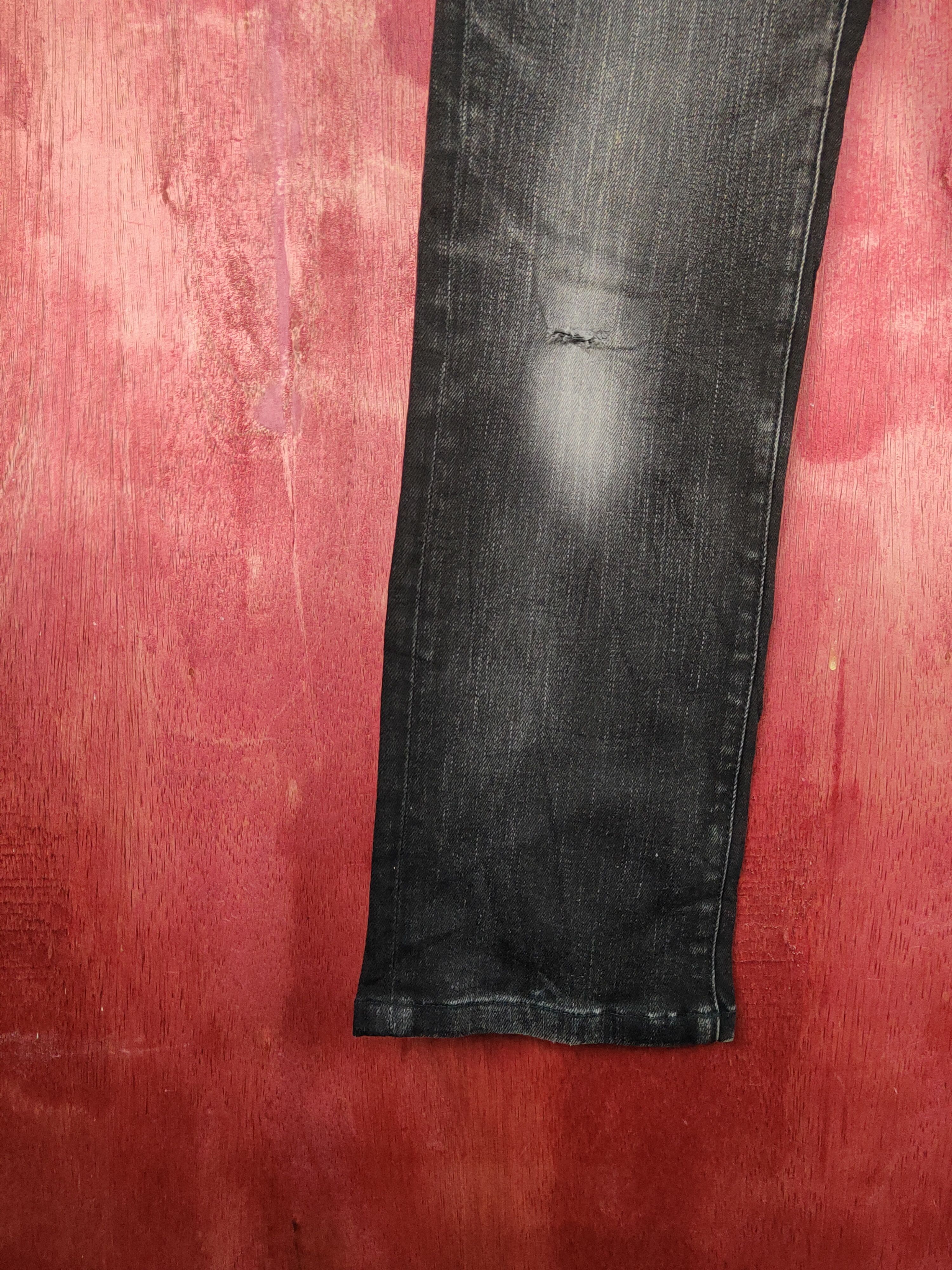 Japanese Brand Uniqlo Black Distressed faded vintage jeans Denim #S1588 Size US 26 / EU 42 - 4 Thumbnail