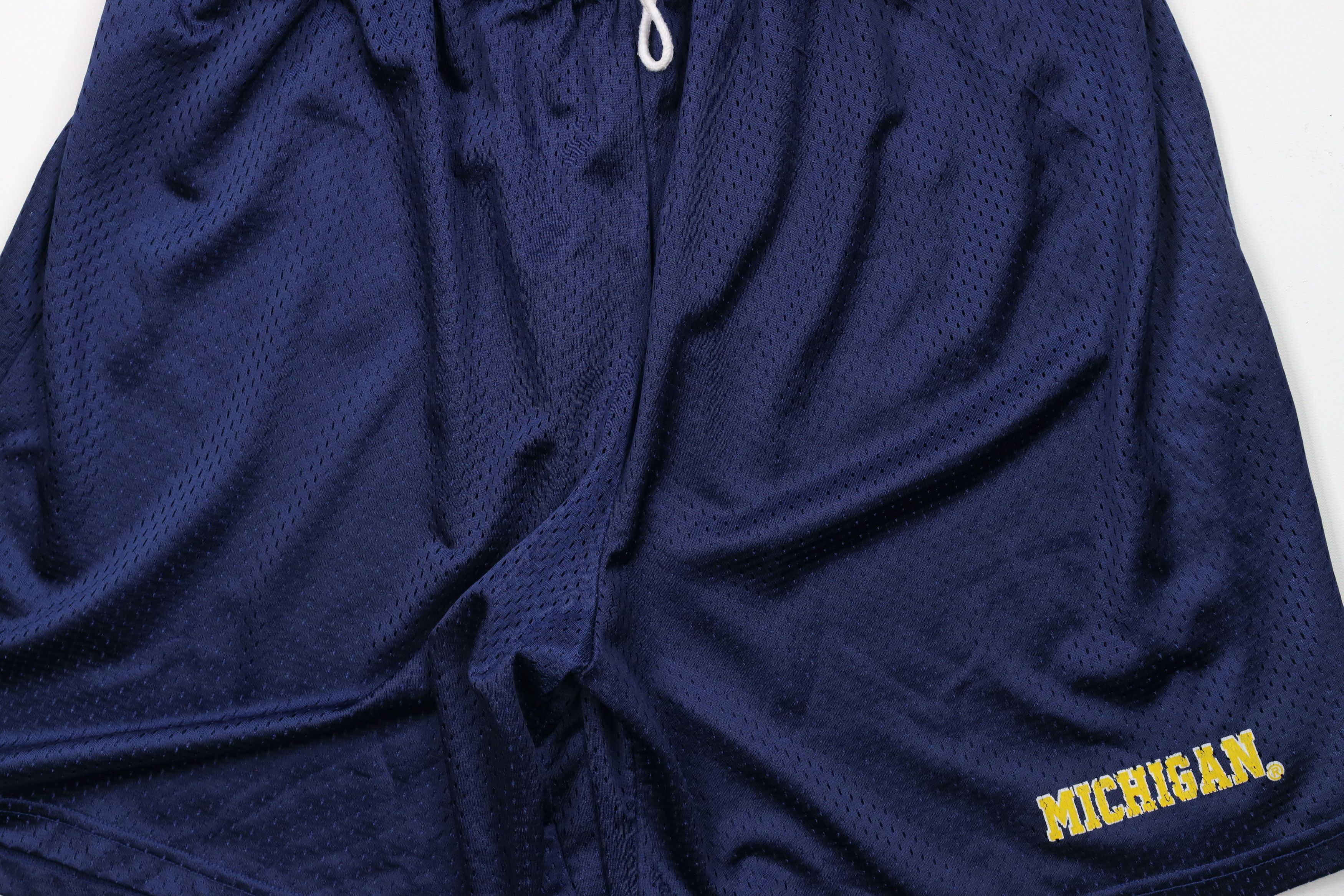 Vintage Vintage 90s University of Michigan Above Knee Mesh Shorts Size US 36 / EU 52 - 3 Thumbnail