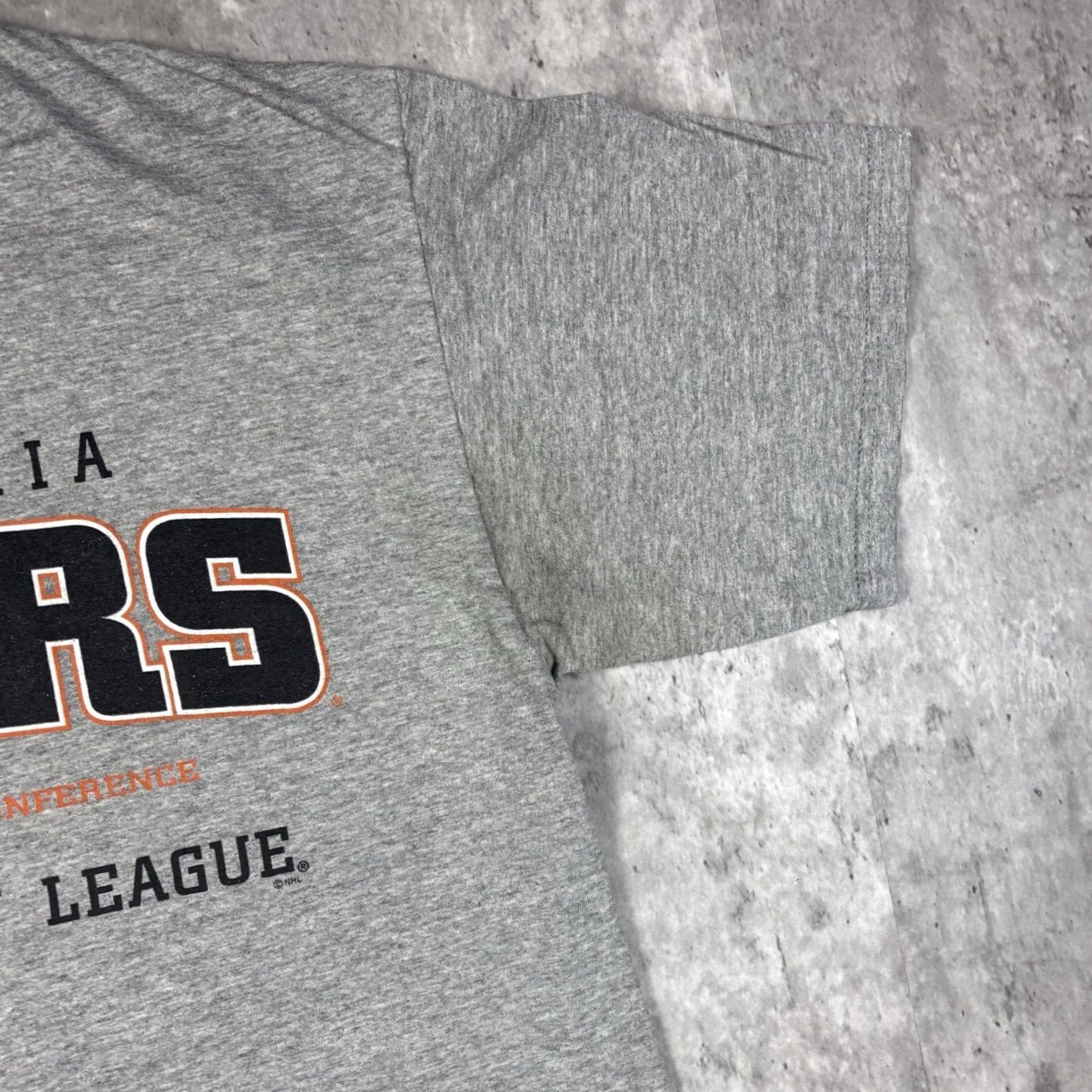 Lee VINTAGE Lee Philadelphia Flyers 90s T-Shirt XL Gray Crew Neck Short Sleeve Men Sports NHL Golf? Size US XL / EU 56 / 4 - 4 Thumbnail