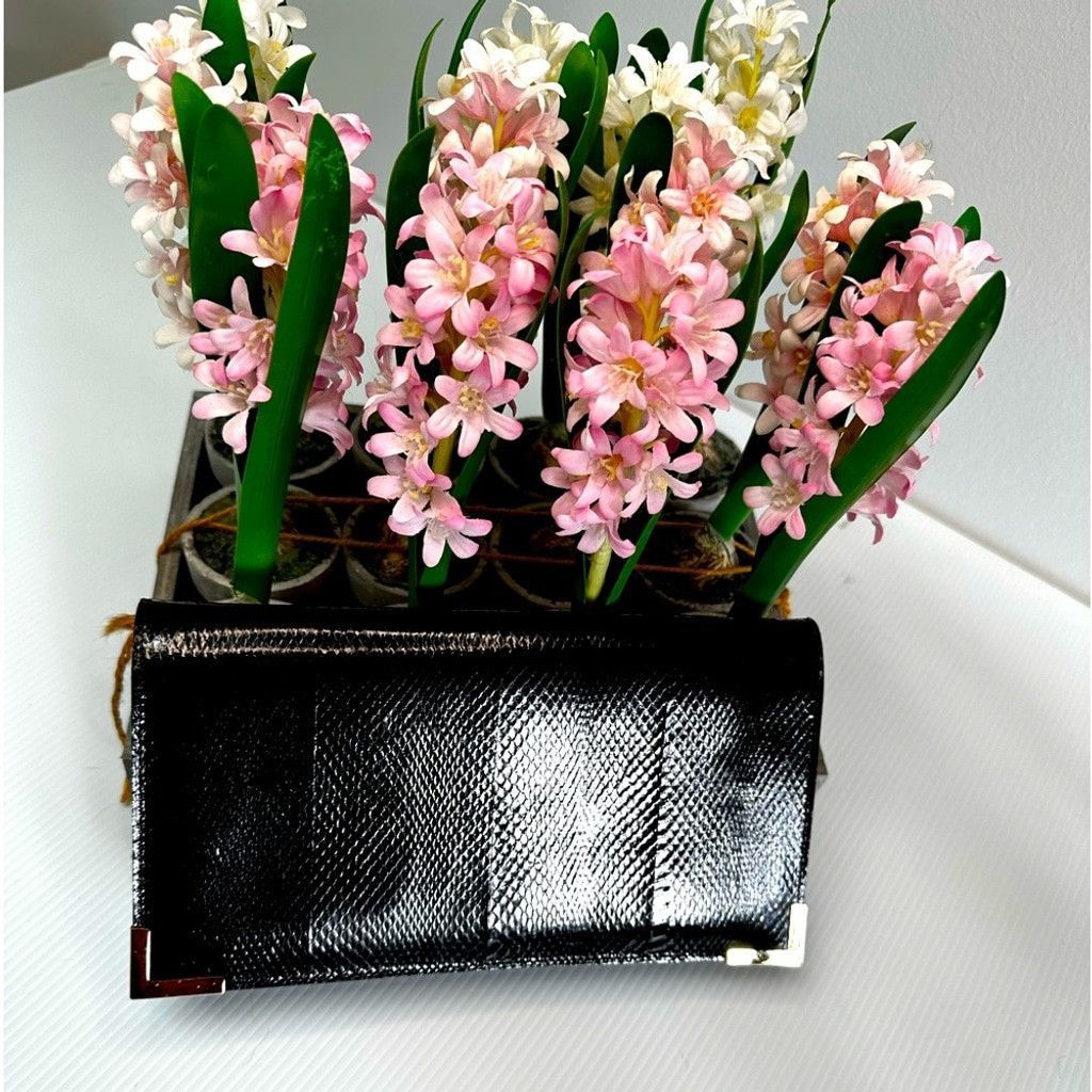 Vintage Vintage Black snakeskin clutch with gold plated chain Size ONE SIZE - 1 Thumbnail