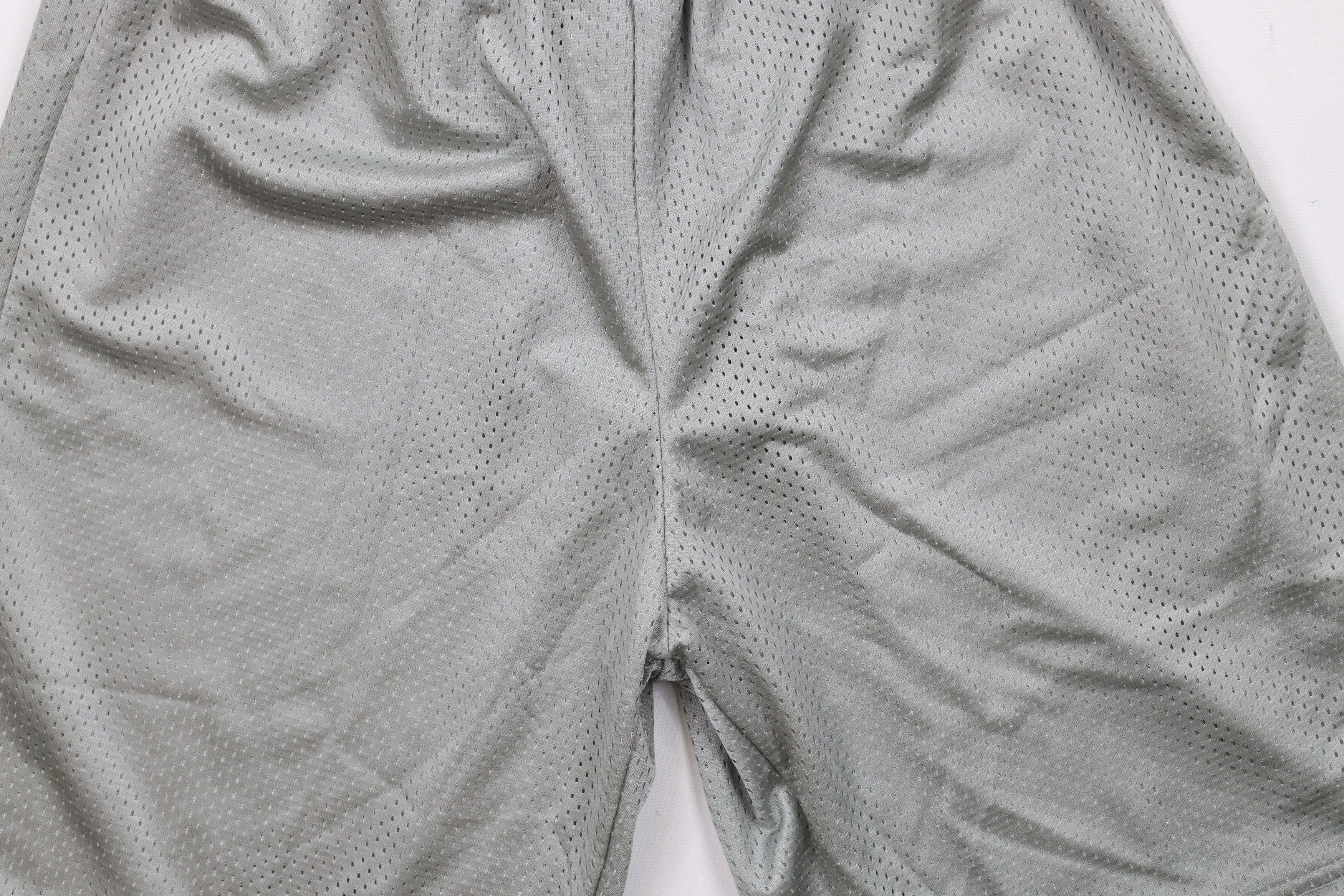 Vintage Vintage 90s Streetwear Mesh Above Knee Gym Shorts Silver Size US 32 / EU 48 - 3 Thumbnail