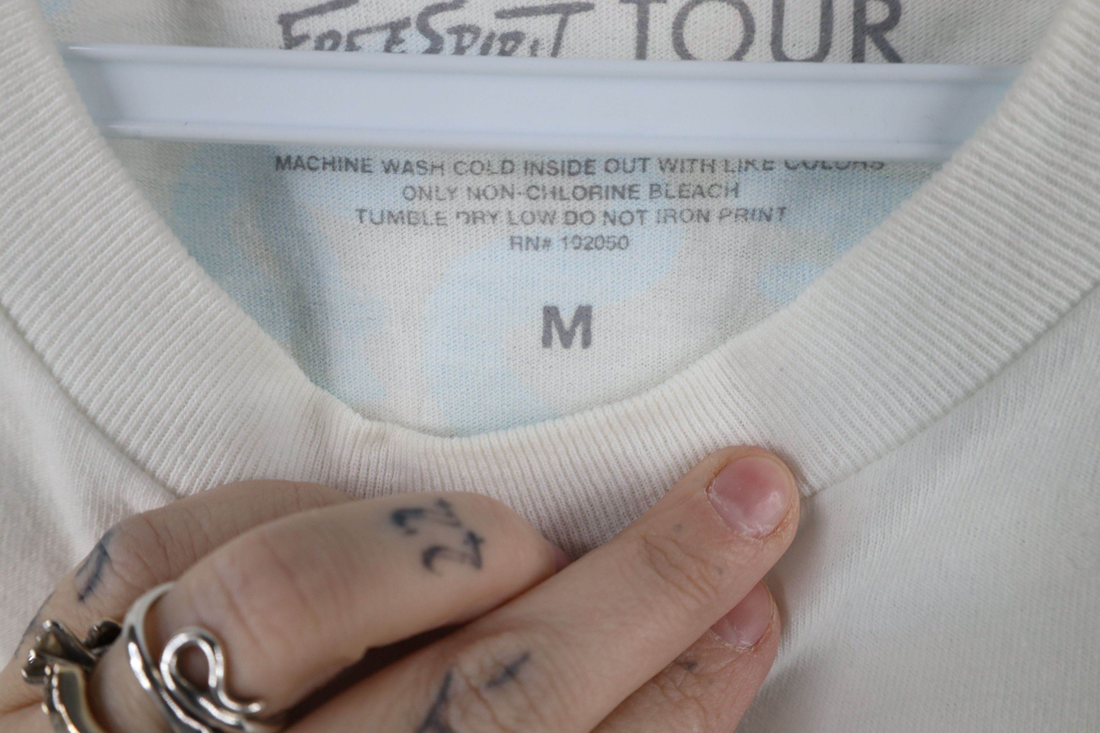 Vintage Y2K Spell Out Free Spirit Tour DJ Khalid Band T-Shirt White Size US M / EU 48-50 / 2 - 7 Thumbnail