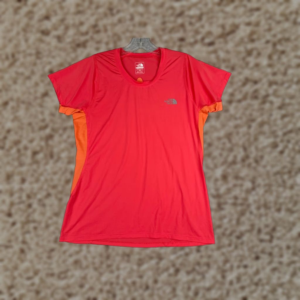 The North Face The North Face Shirt Women M Pink Crew Neck Poly Flight Series Vaporwick T-Shirt Casual Women Medium Pink All Seasons Breathable Size M / US 6-8 / IT 42-44 - 1 Thumbnail