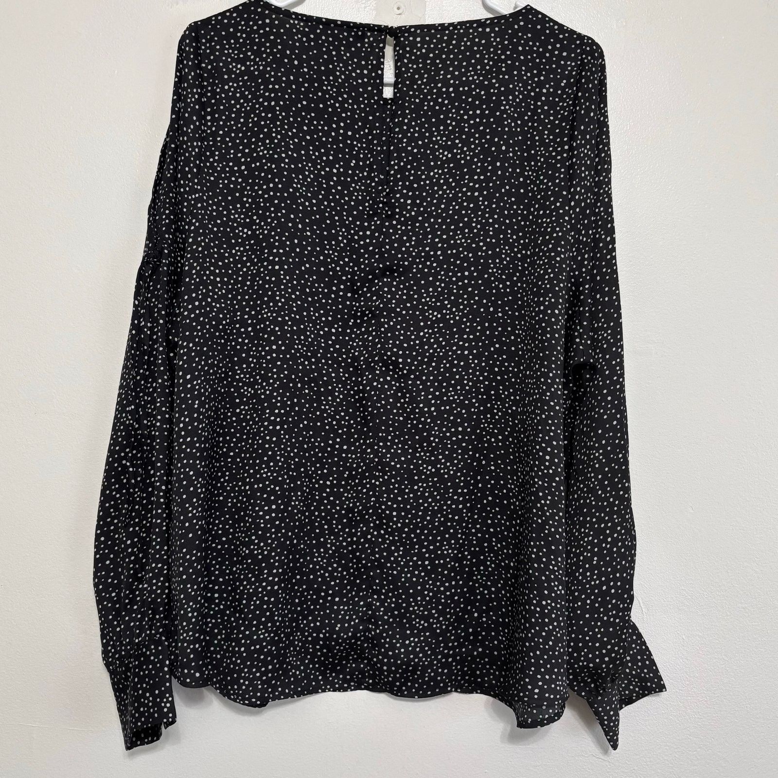 Other Lane Bryant Black and White Cold Shoulder Dot Top Size 18 Size XXL / US 16-18 / IT 52-54 - 1 Thumbnail