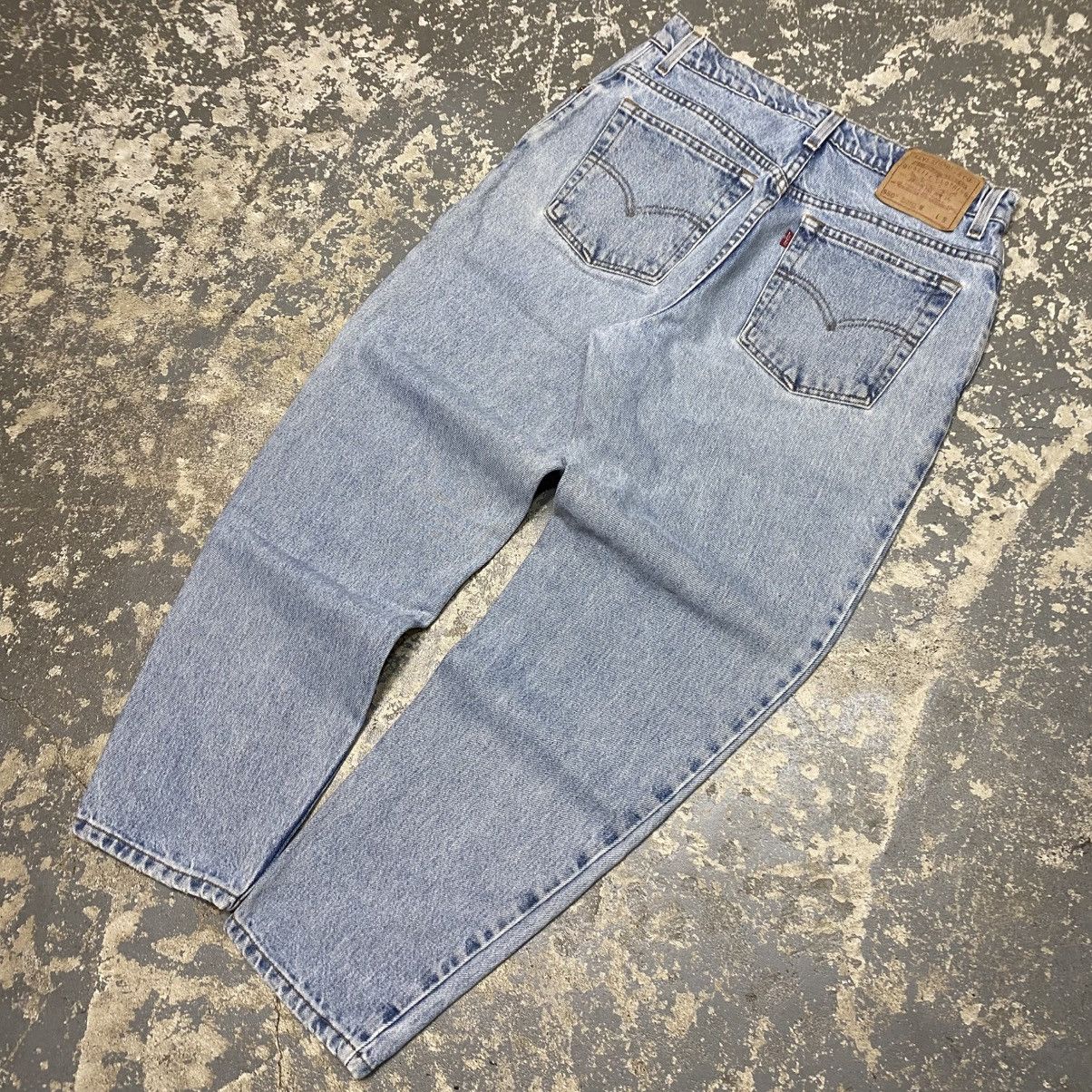Japanese Brand × Levi's × Vintage Vintage Levis 550 Light Wash Relaxed Fit Denim Jeans 90s Size US 31 - 2 Thumbnail