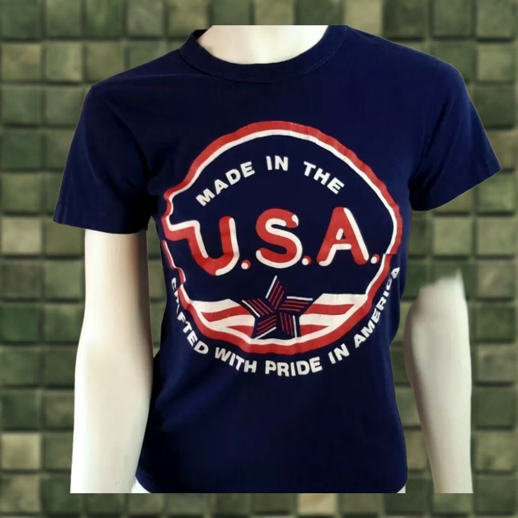 Vintage VINTAGE Tee Swing T-Shirt Shirt Women Small Red Blue USA Stitch Crew Neck Short Sleeve Cotton Blend Regular Size S / US 4 / IT 40 - 1 Thumbnail