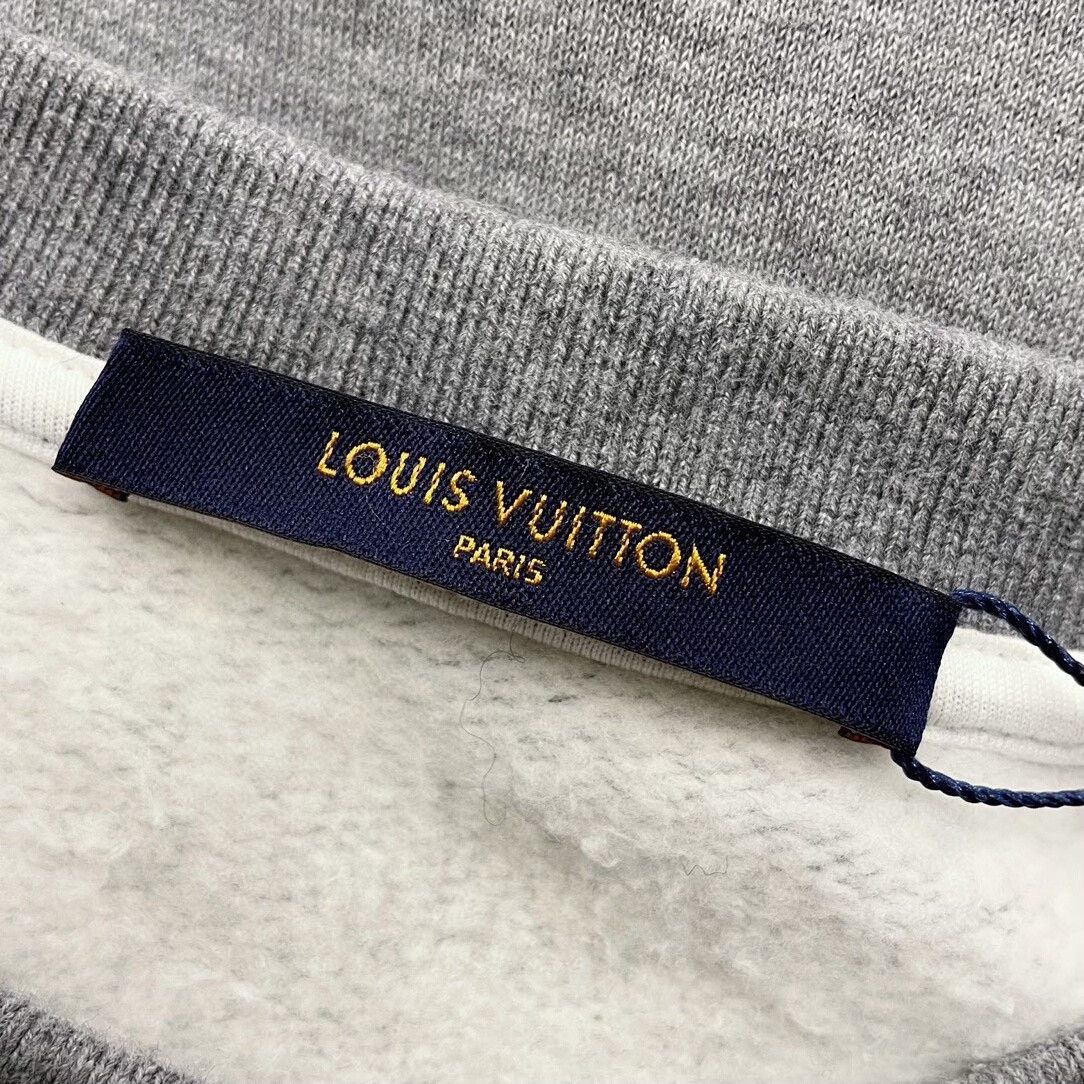 Louis Vuitton gray louis vuitton sweatshirt size L Size US L / EU 52-54 / 3 - 5 Thumbnail