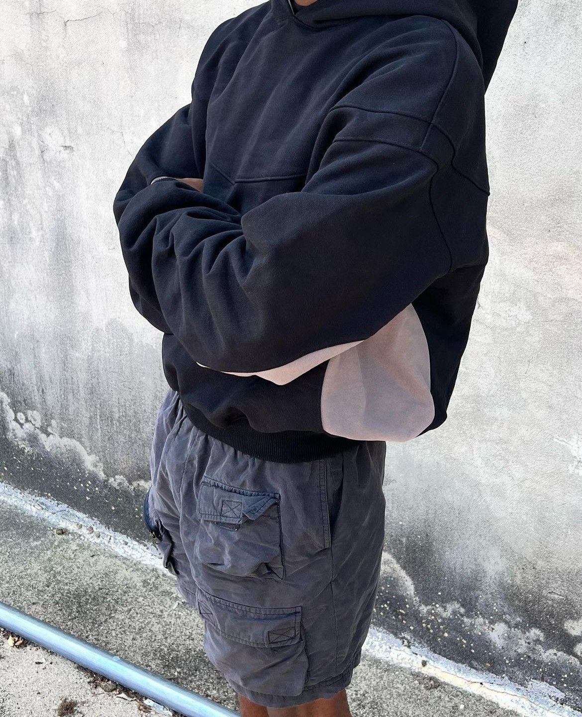 Other Dekoi Studios Ellipse Cropped Hoodie (Black) Size US L / EU 52-54 / 3 - 5 Thumbnail
