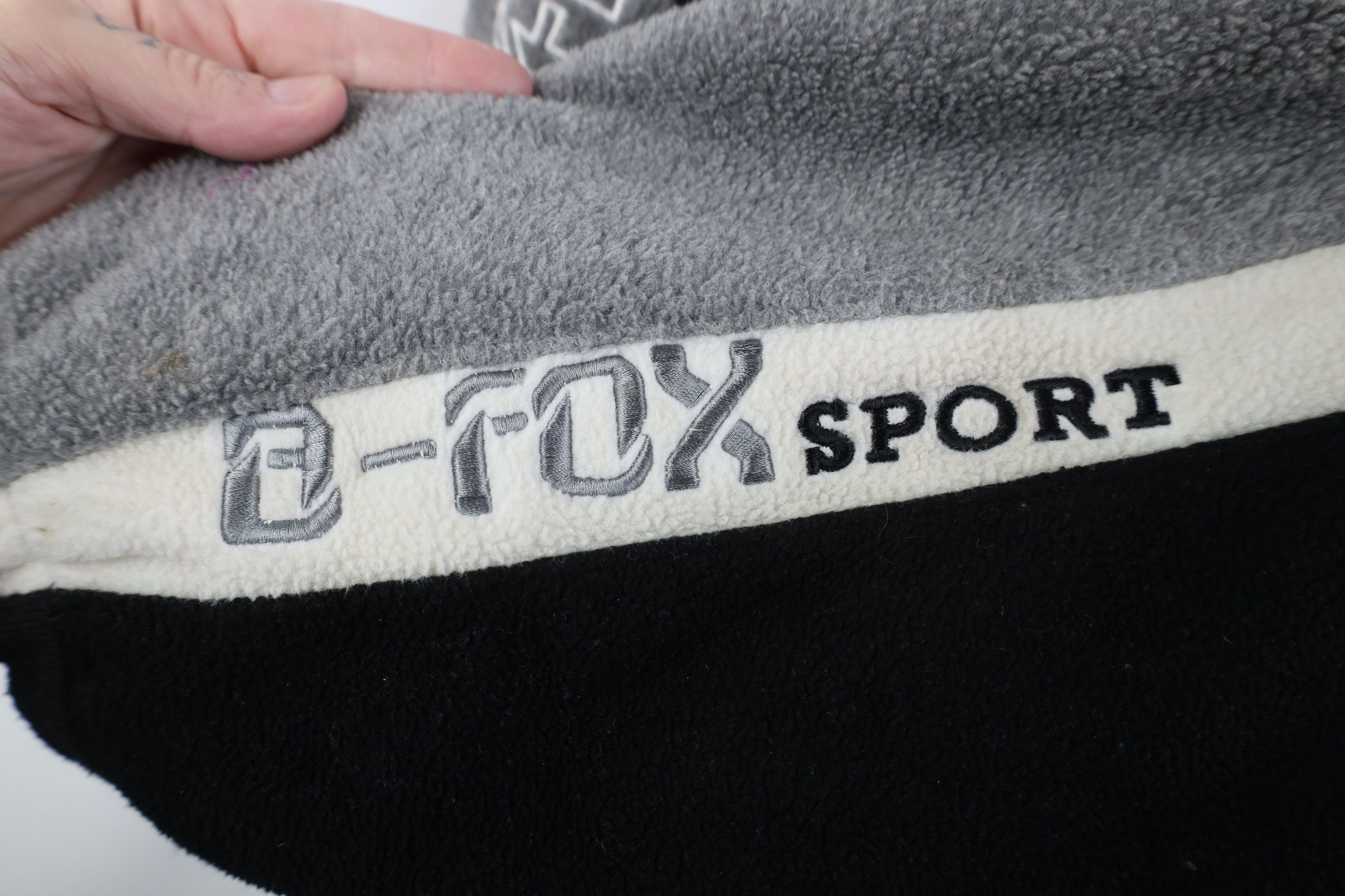 Vintage Vintage 90s Fox Sports Football Fleece Crewneck Sweater Size US XL / EU 56 / 4 - 7 Thumbnail