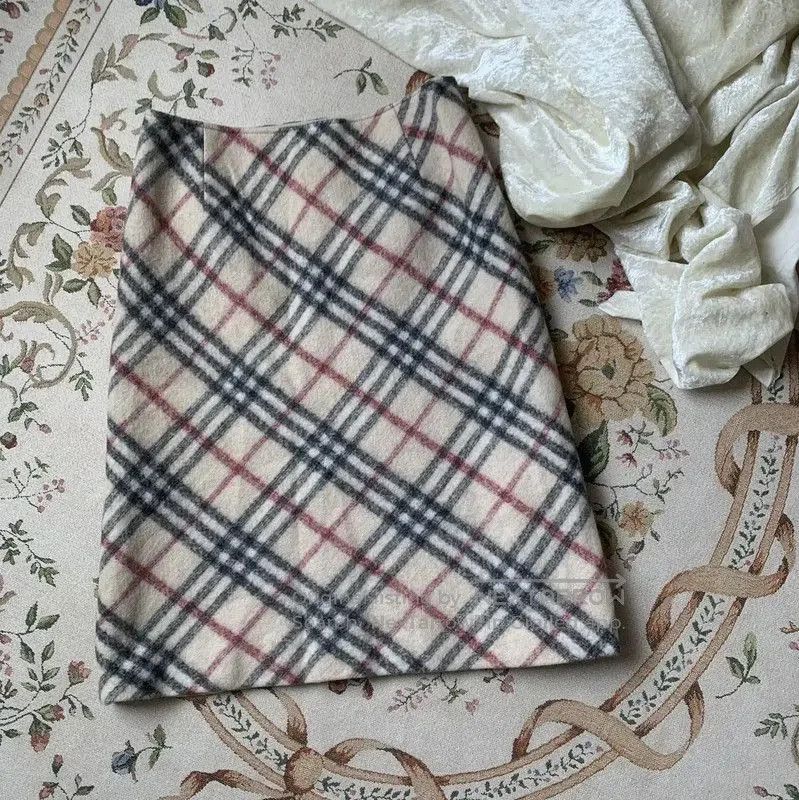 Burberry Burberry Khaki Wool Midi Skirt for Women. Size 23" - 1 Thumbnail