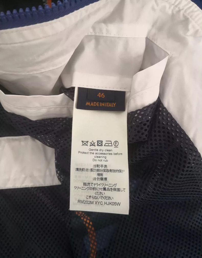 Louis Vuitton Louis Vuitton Side graffiti letter logo jacket 2505-Nextarr Size US S / EU 44-46 / 1 - 3 Thumbnail