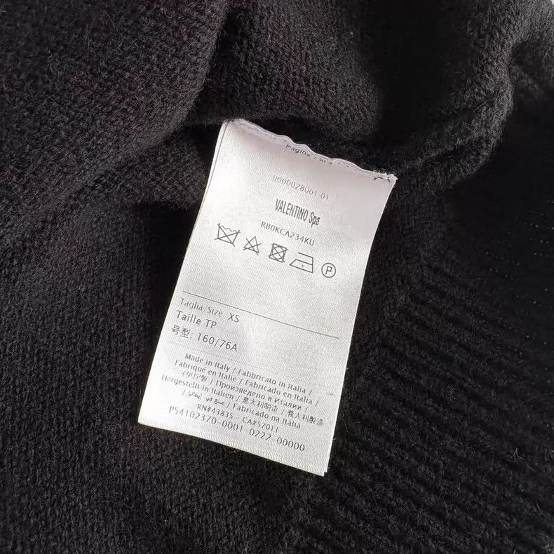 Valentino Valentino Black Big V sweater Size XS / US 0-2 / IT 36-38 - 4 Thumbnail
