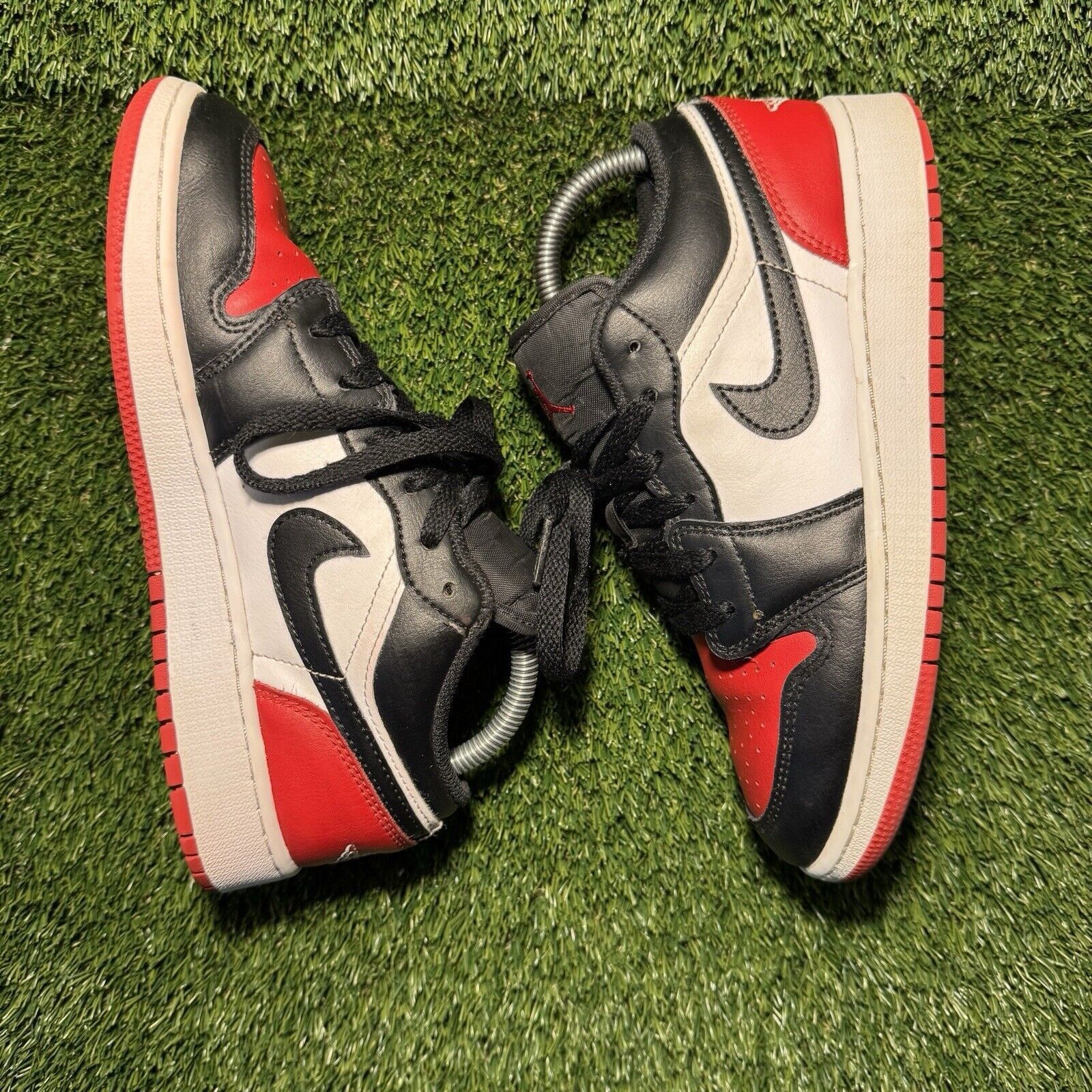 Jordan Brand Size 5 (GS) - Air Jordan 1 Low Bred Toe Size US 5 / EU 37 - 2 Thumbnail