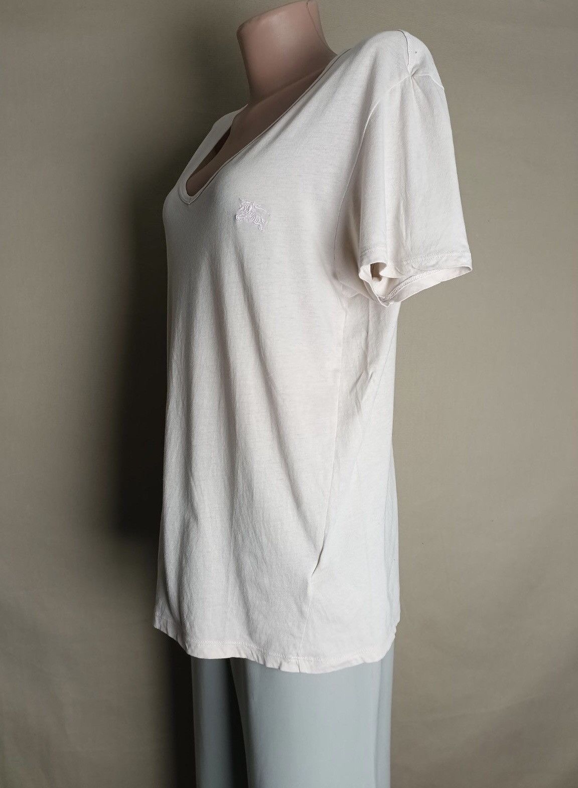 Burberry Burberry London Brit Beige V-neck Cotton T-Shirt Size XL Size XL / US 12-14 / IT 48-50 - 2 Thumbnail