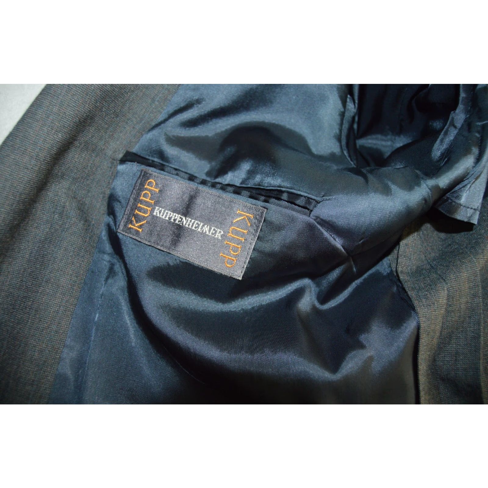 Vintage Kuppenheimer Men's Suit Dark Gray 40R Wool Two-Button Single-Breasted 3 Piece Regular Mens US Size 44R - 7 Thumbnail