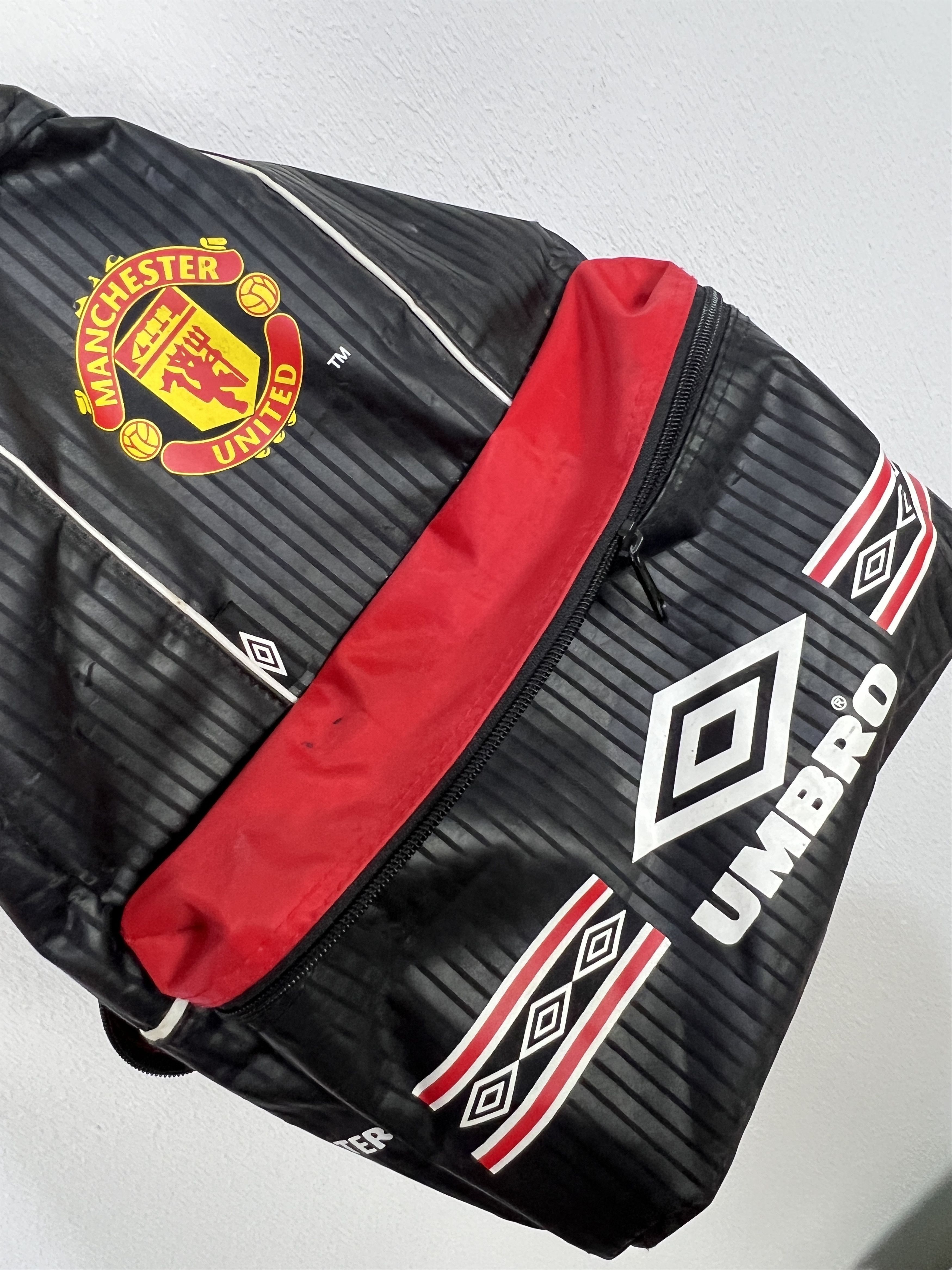 Umbro Vintage 90's Umbro Manchester United Backpack Rucksack Size ONE SIZE - 9 Thumbnail