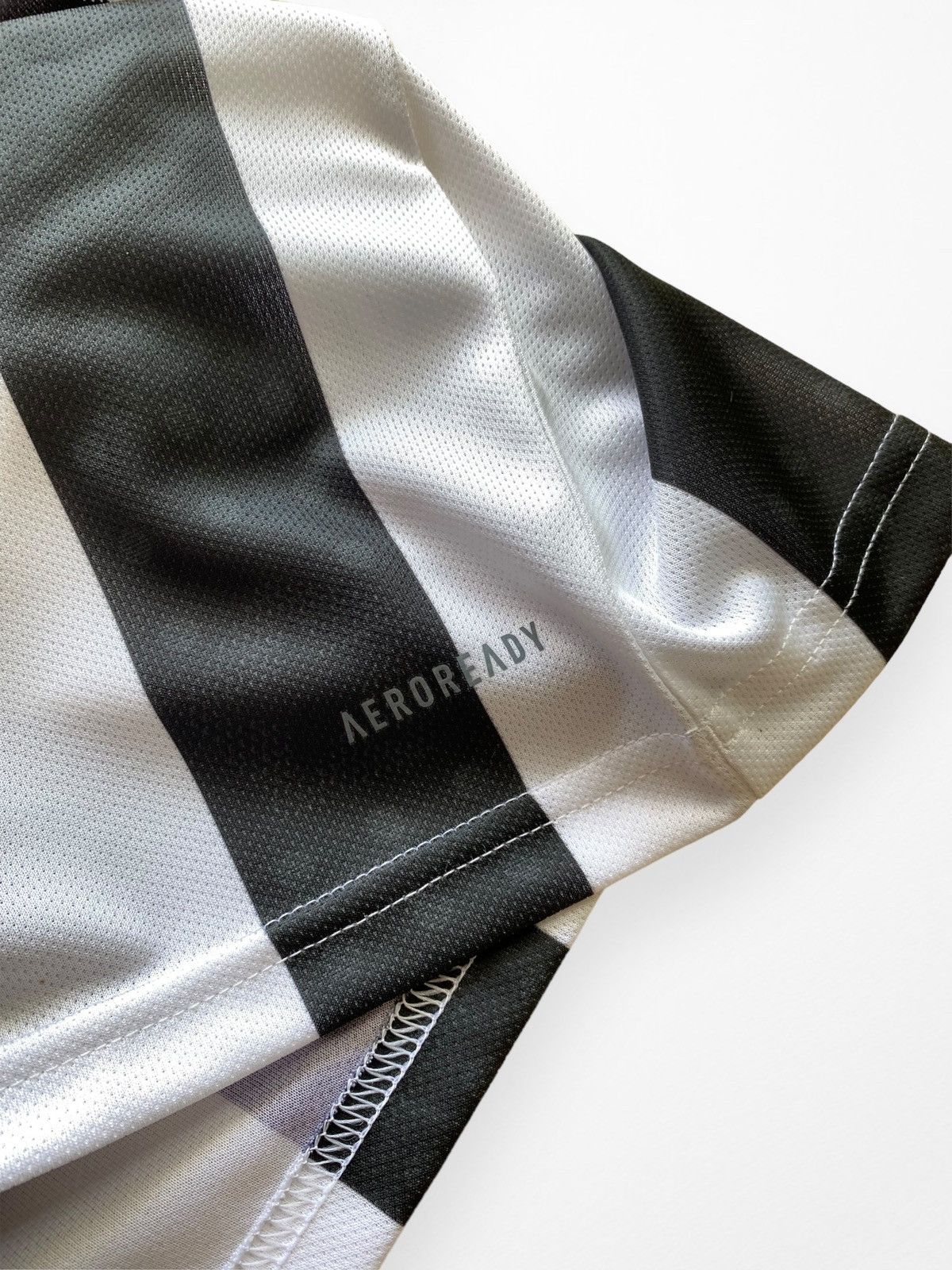 Adidas Juventus 21/22 Adidas Home soccer jersey new GS1442 Size US L / EU 52-54 / 3 - 7 Thumbnail