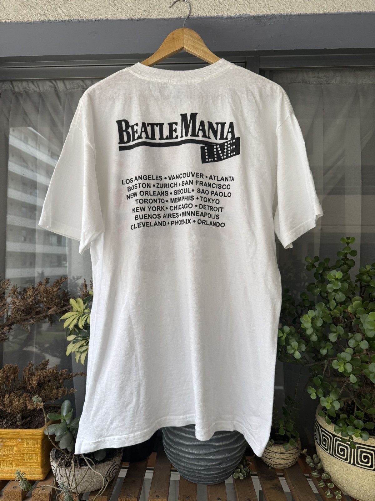 Band Tees Rare Vintage 00’s BeatleMania Live tribute Size US L / EU 52-54 / 3 - 4 Thumbnail