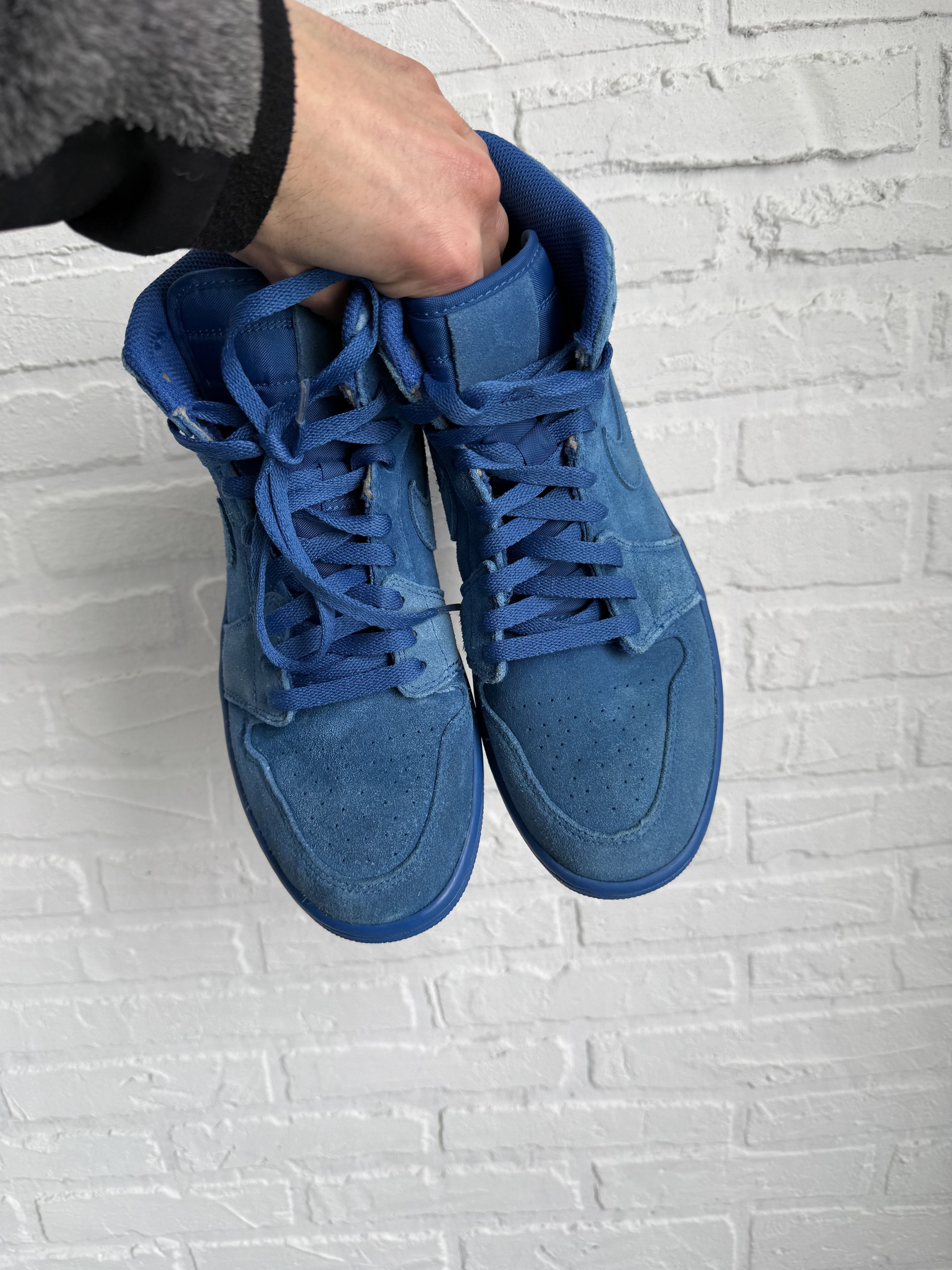 Nike Nike Air Jordan 1 Retro High Blue Suede Size US 9 / EU 42 - 11 Thumbnail