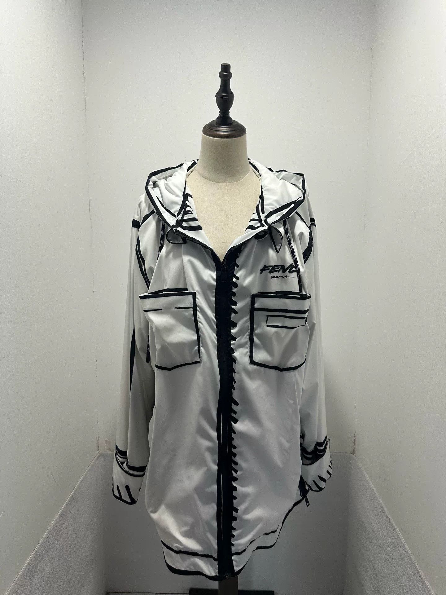 Fendi Fendi California Hand-painted Drawstring Trench Coat Size US S / EU 44-46 / 1 - 1 Thumbnail