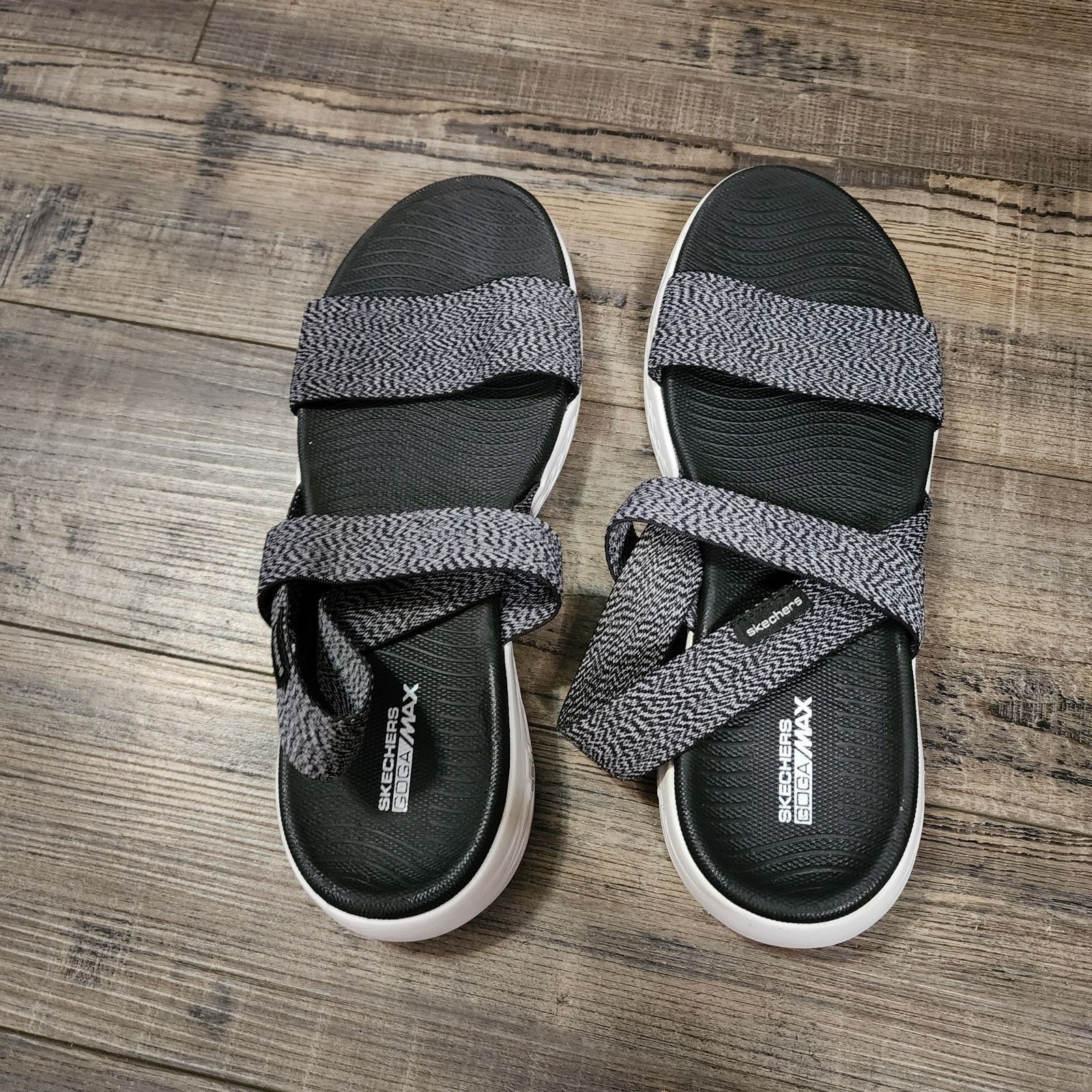 SKECHERS Skechers Goga Max Black & White Elastic Sandals Women's 9 Size US 9 / IT 39 - 1 Thumbnail