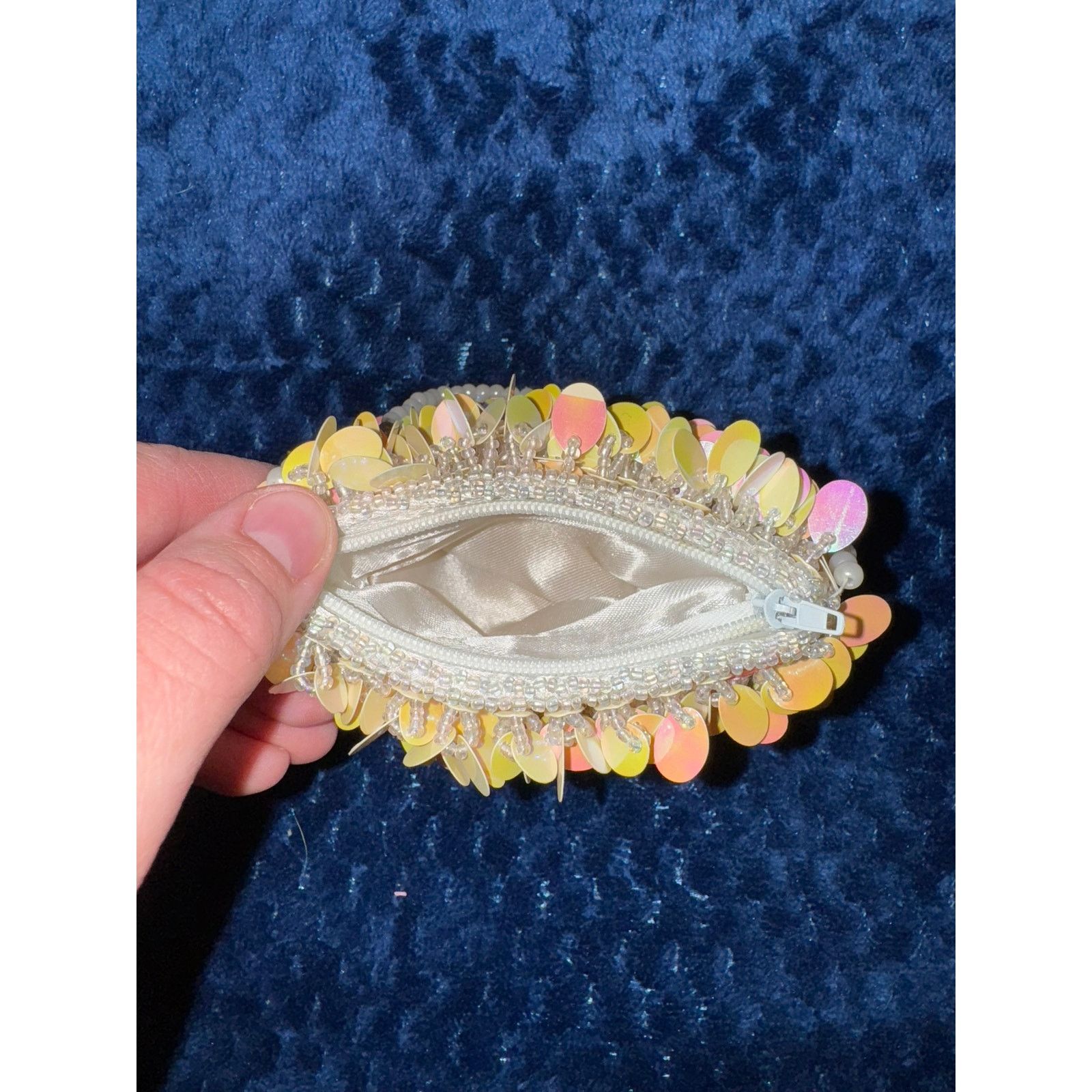 Vintage Vintage Clutch Purse / Peach Sequins / Beaded Zip Closure Size ONE SIZE - 2 Thumbnail