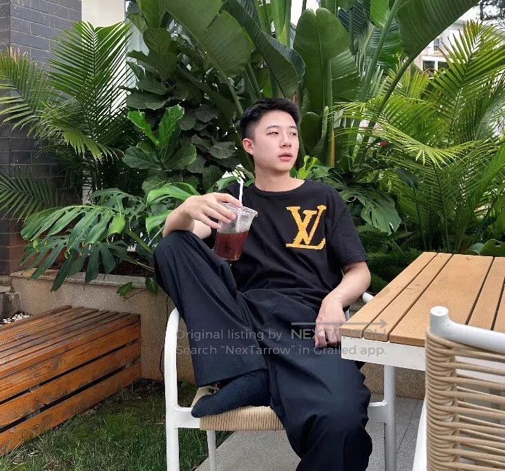 Louis Vuitton Louis Vuitton Black logo printed cotton crewneck short sle Size US M / EU 48-50 / 2 - 8 Thumbnail