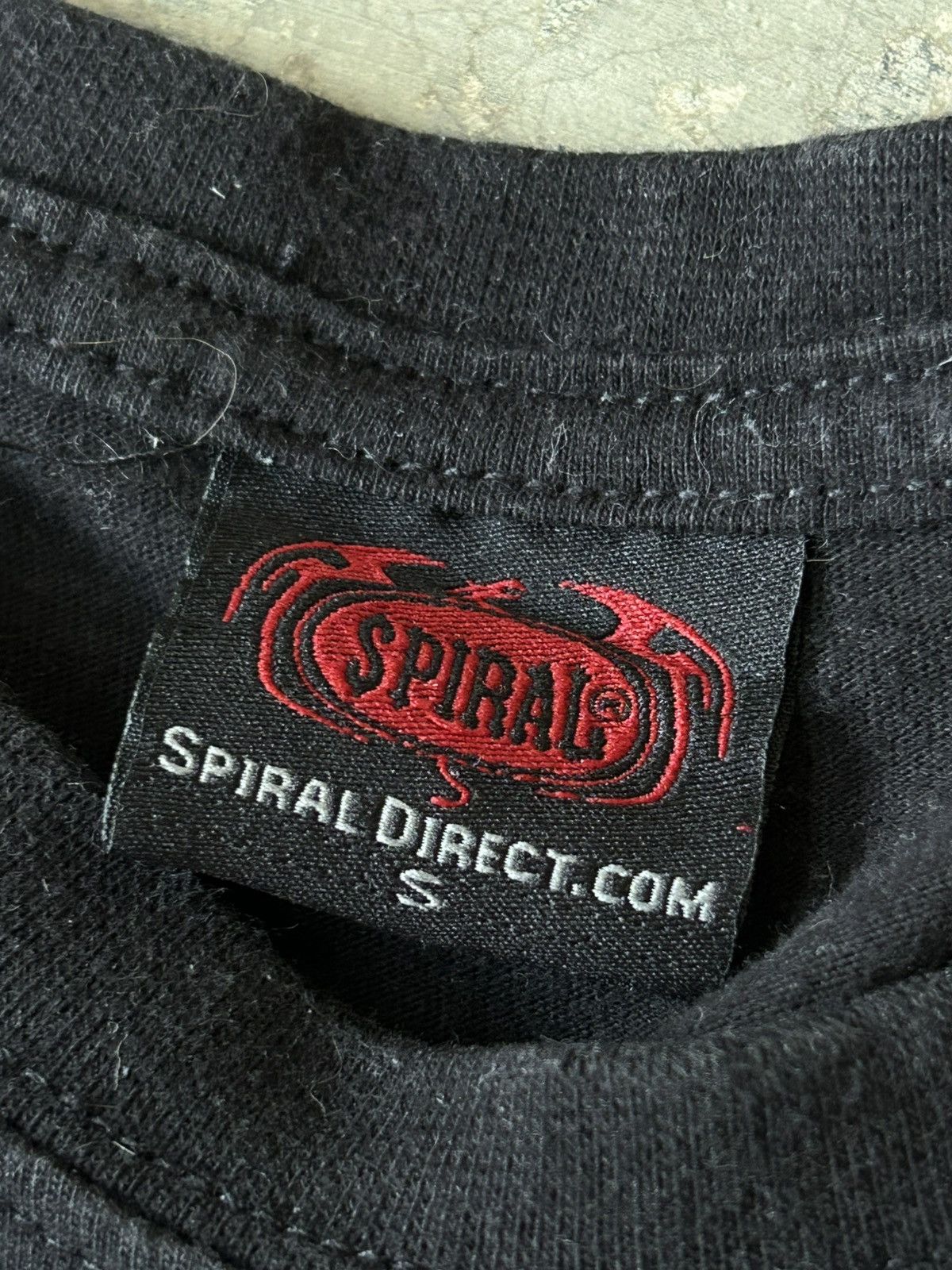 Vintage vintage faded spiral skull shirt Size US S / EU 44-46 / 1 - 6 Thumbnail