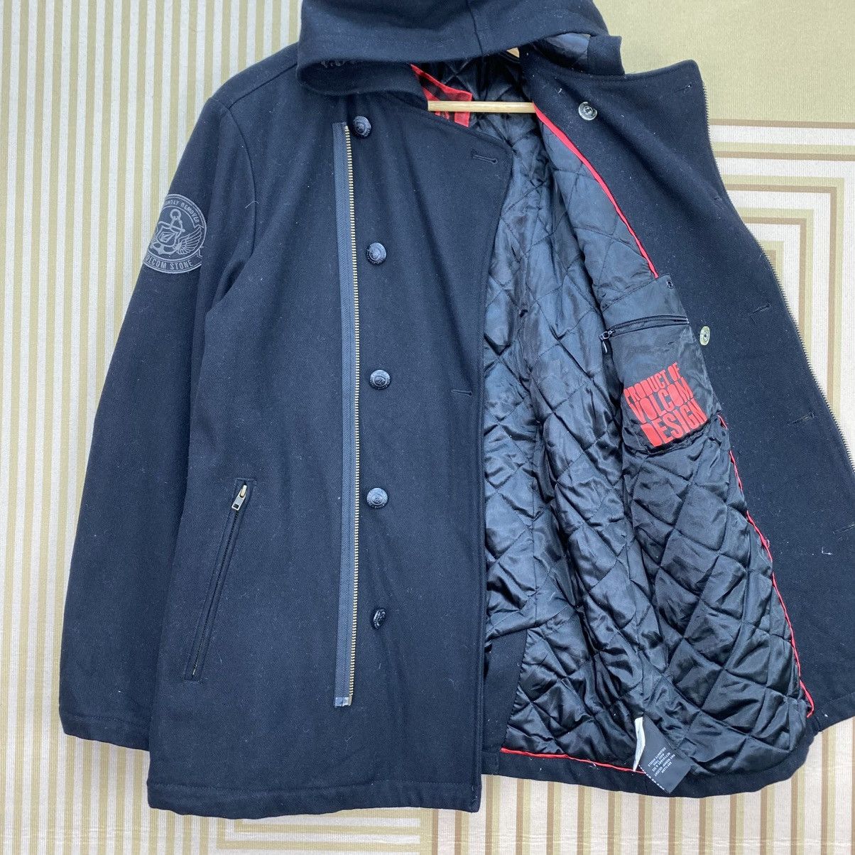 Volcom 🫶 Volcom black wool featuring a quilted red lining and hood Size US M / EU 48-50 / 2 - 3 Thumbnail