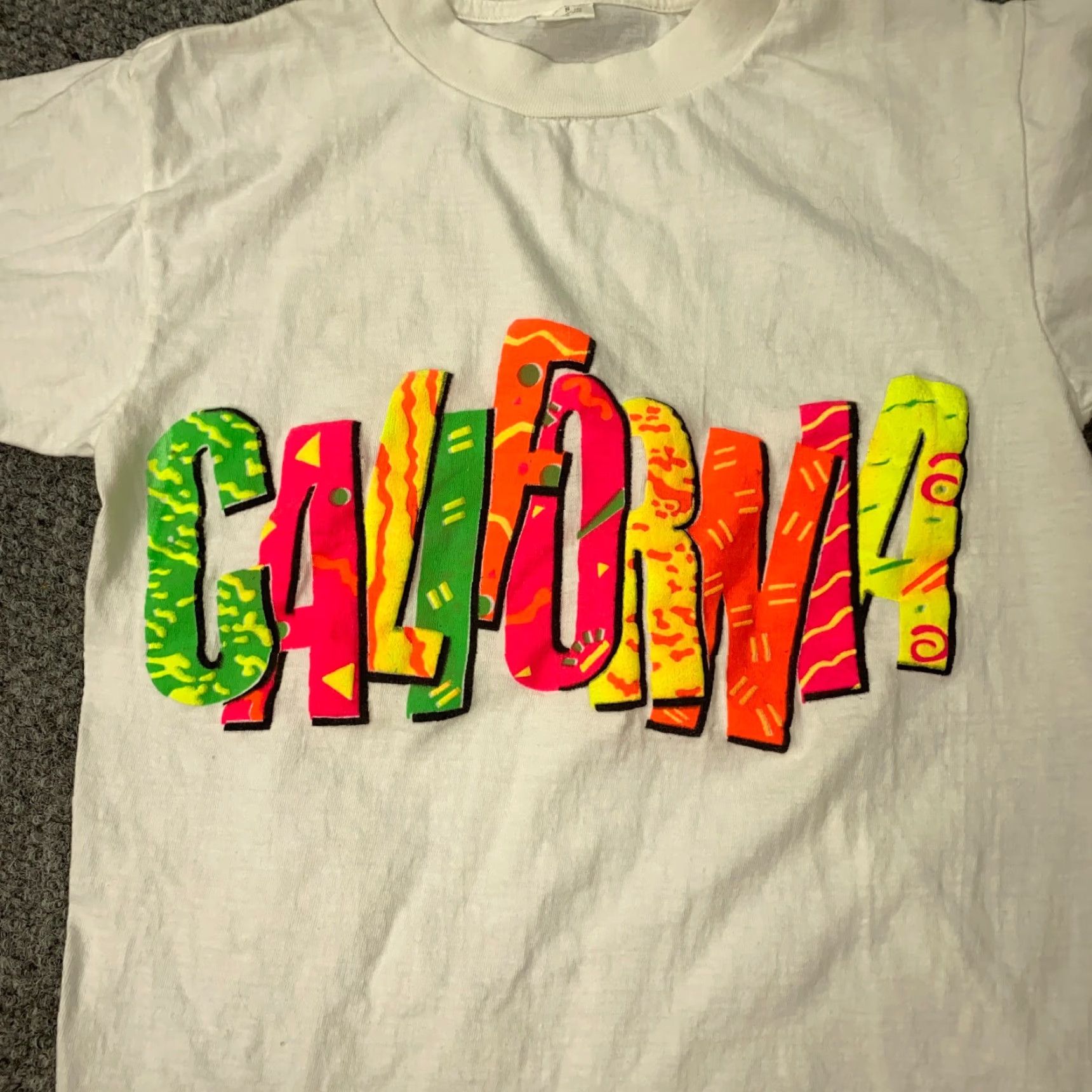 Vintage VINTAGE California Shirt Mens Small White Single Stitch Puff Lettering 90s Beach Cars Rainbow Retro Festival Fun News Size US S / EU 44-46 / 1 - 3 Thumbnail