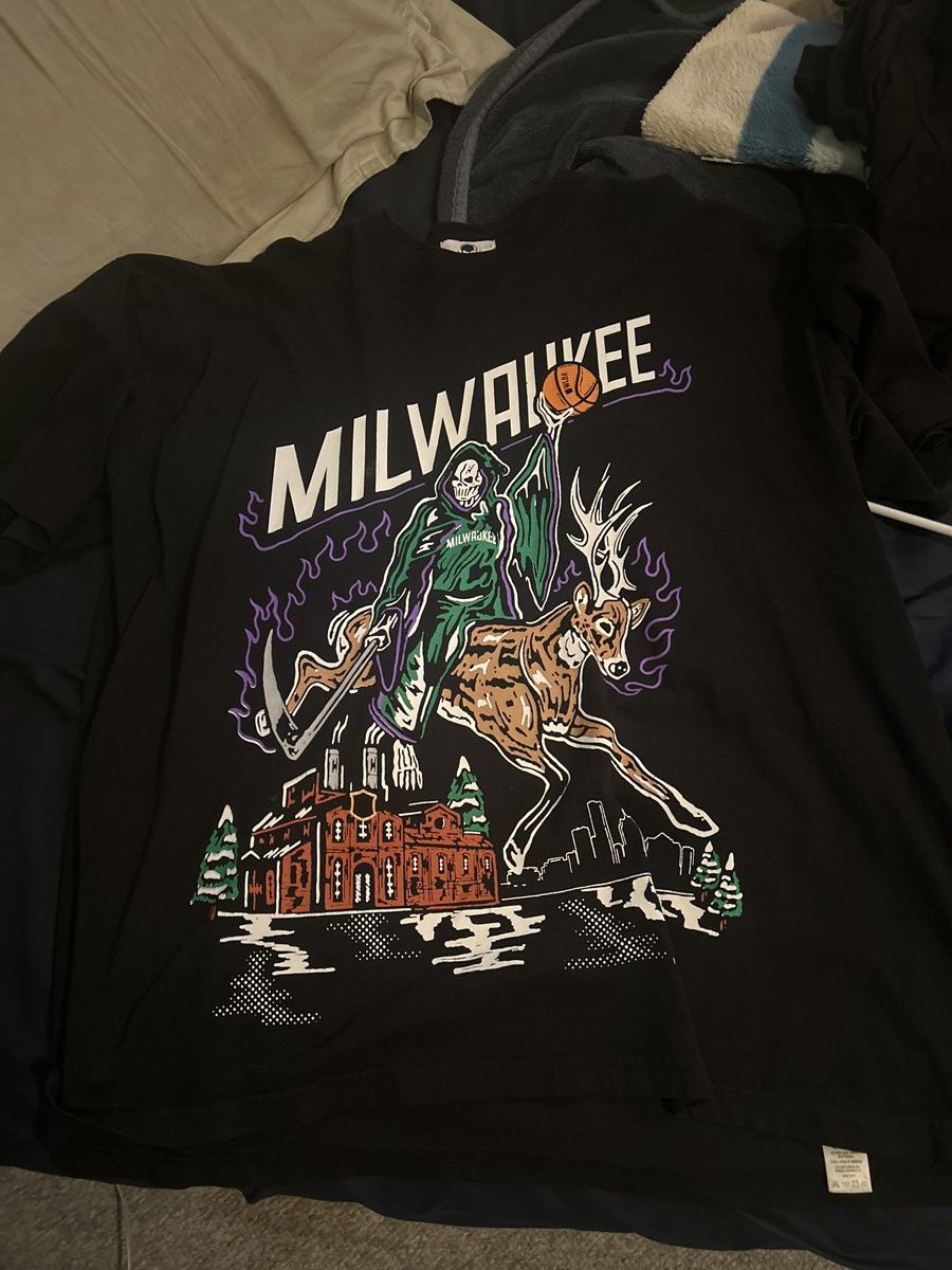 NBA × Warren Lotas Warren Lotas Milwaukee bucks 2xl tee Size US XXL / EU 58 / 5 - 1 Thumbnail