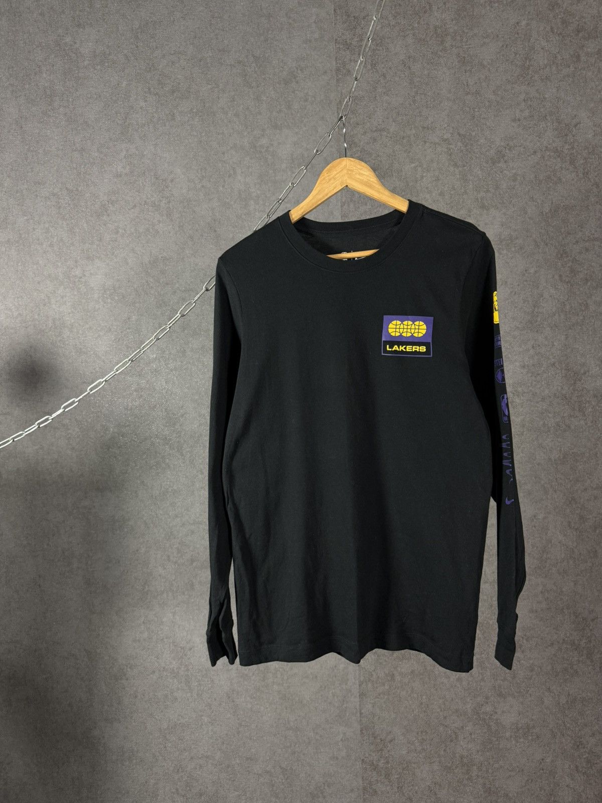 Nike Nike x Lakers overprinted longsleeve Size US S / EU 44-46 / 1 - 1 Thumbnail