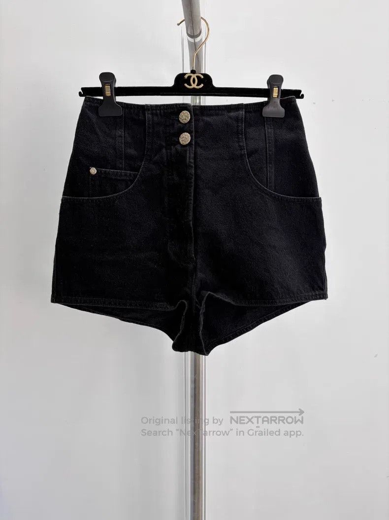 Chanel Chanel Black high-waisted denim shorts Size 26" / US 2 / IT 38 - 1 Thumbnail