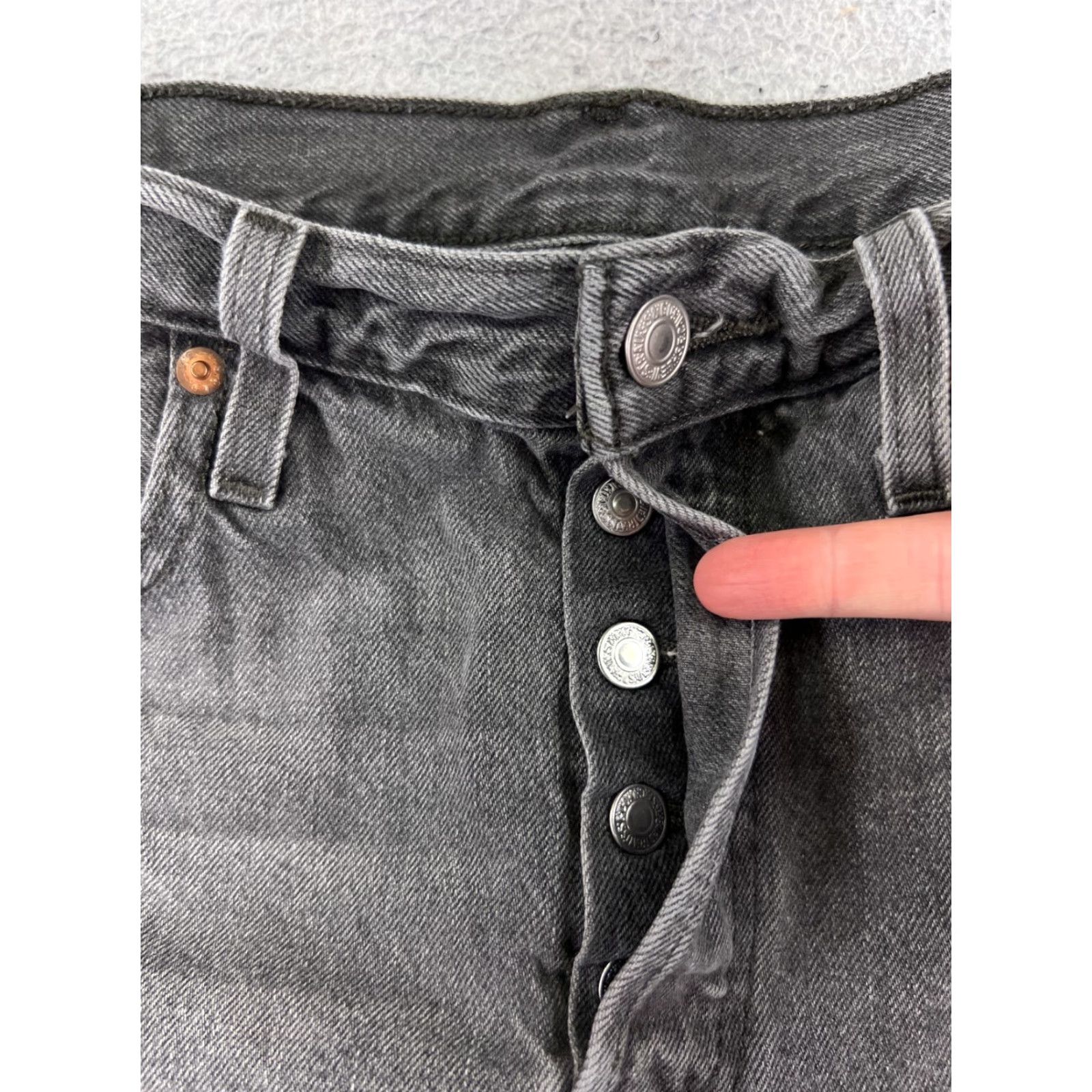 Levi's Levis Womens Black Denim Cut-Off Shorts 28 Zip Fly 501 Big E 501 Classic Stretch 2 Inseam Jeans Short Size 28" / US 6 / IT 42 - 6 Thumbnail