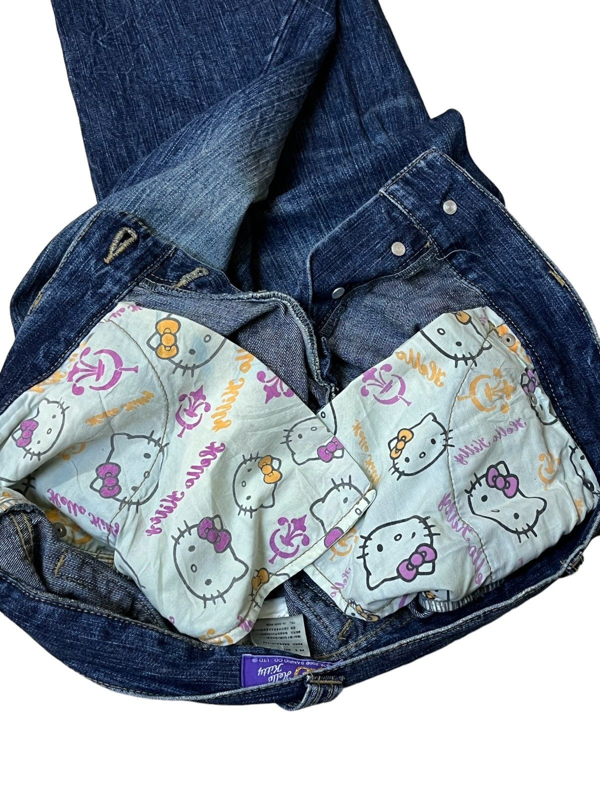 Anime VINTAGE HELLO KITTY SEQUINS LOGO 2006 LOWRISE WIDE LEG JEANS Size US 32 / EU 48 - 12 Thumbnail
