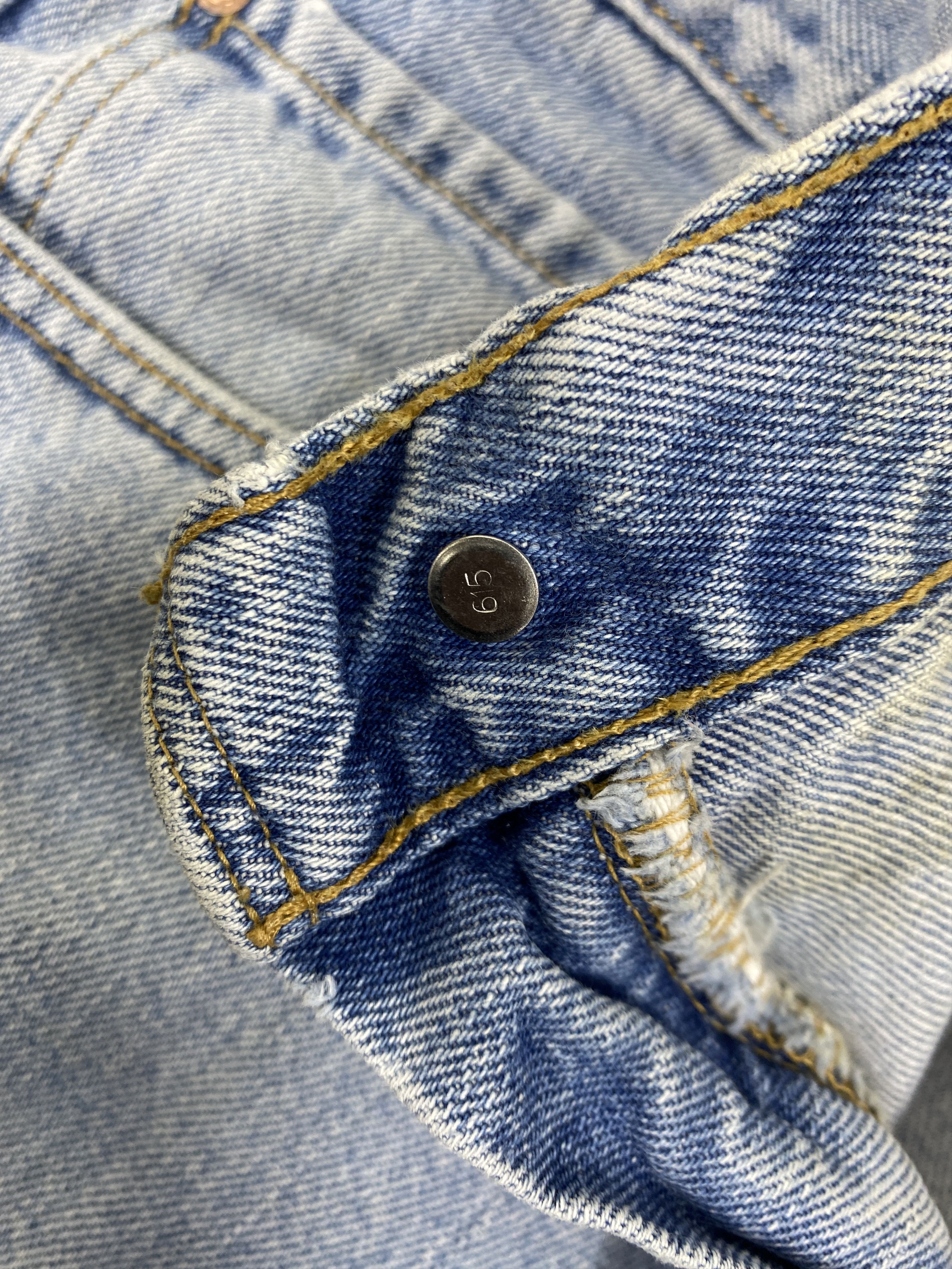 Levi's Mid Blue Vintage Levi's 550 Jeans 31x32.5 Denim -SJ195 Size US 31 - 7 Thumbnail