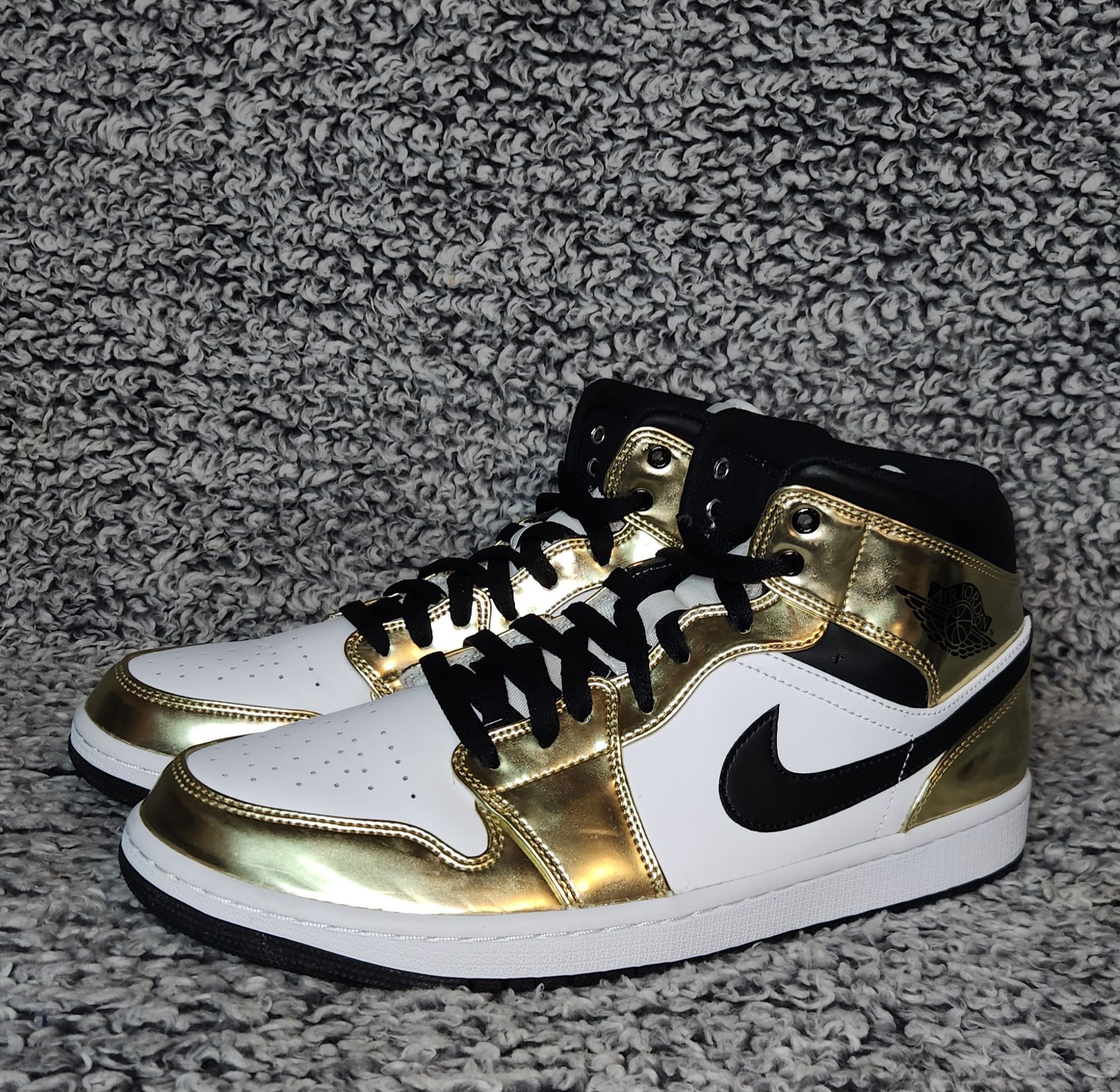 image of Jordan Nike Air Jordan 1 Mid Se Metallic Gold Men Size 10.5 Shoes