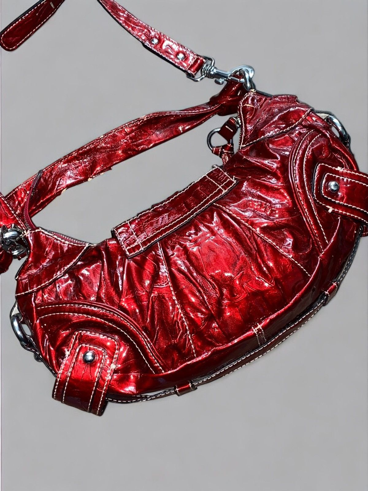 Guess 🔥 Y2K GUESS RED PATENT LOGO BAG PARIS HILTON VIBES Size ONE SIZE - 5 Thumbnail