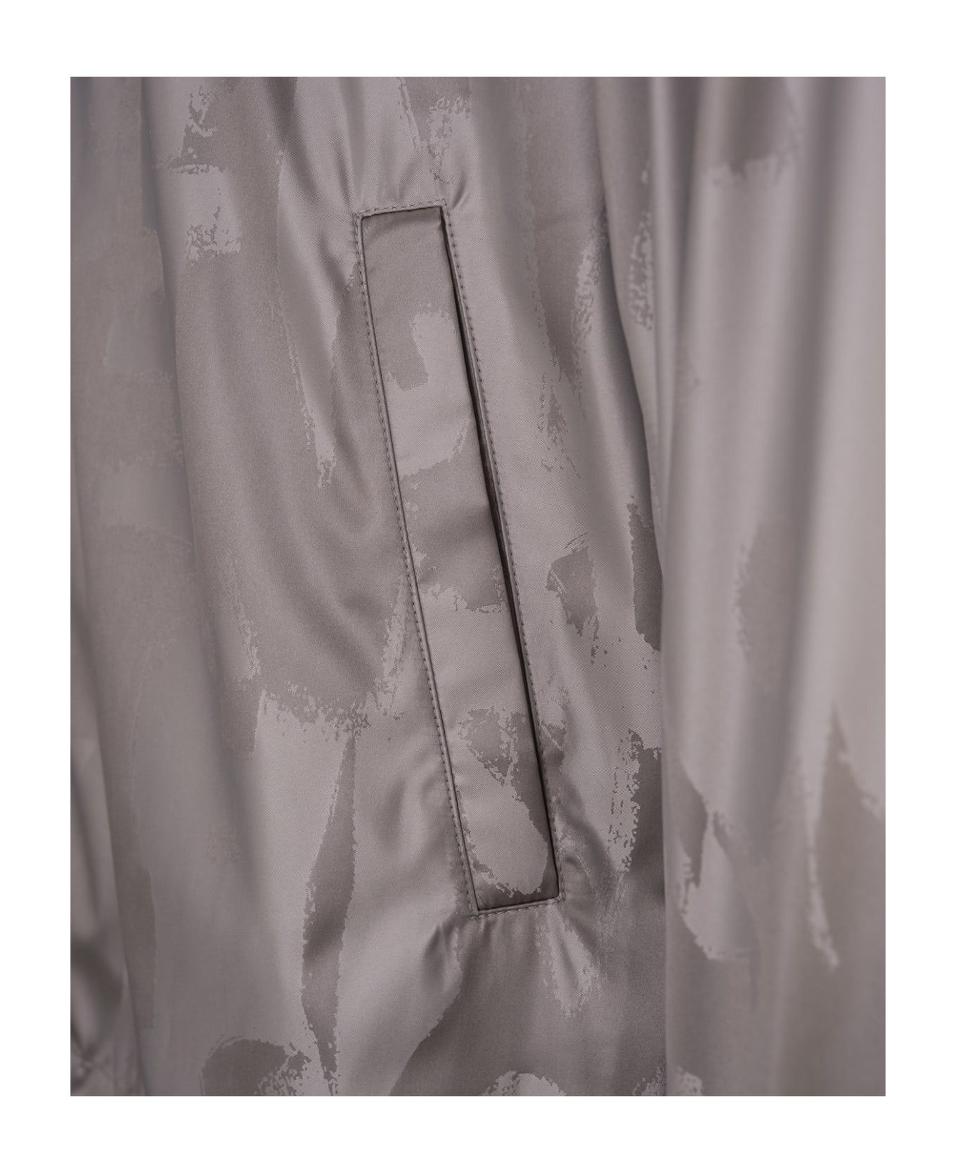 Alexander McQueen o1srvl11e0226 McQueen Graffiti Windbreaker Jacket​ In Silver Size US M / EU 48-50 / 2 - 4 Thumbnail