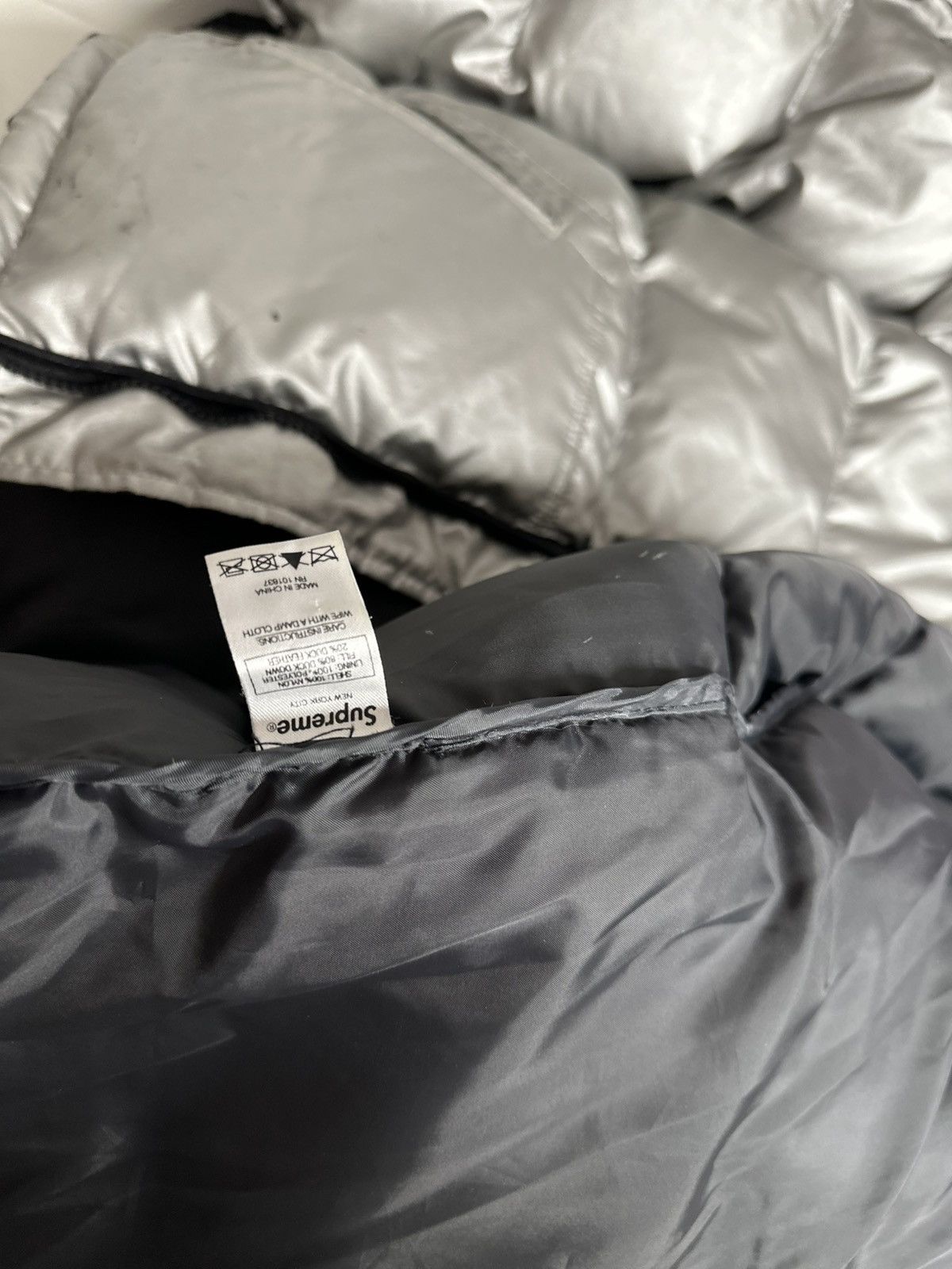 Supreme Supreme silver puffer jacket with reflective sleeves Size US L / EU 52-54 / 3 - 10 Thumbnail