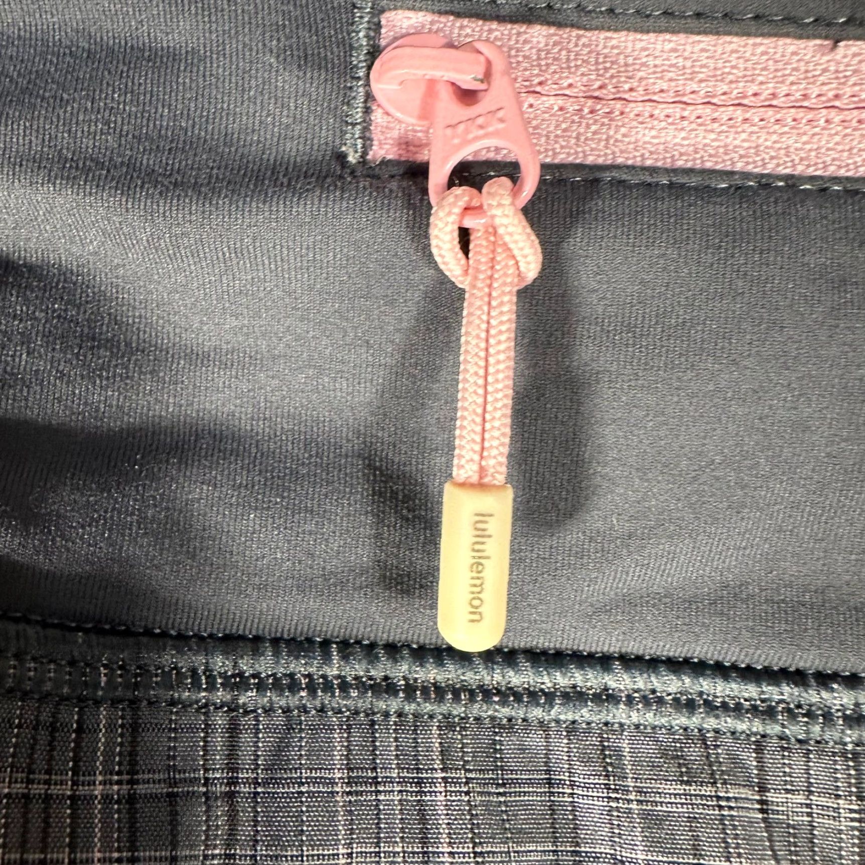 Lululemon Lululemon Speed Up Running Shorts Grey Plaid Pink Zipper Pocket Womens Size 10 Size 32" / US 10 / IT 46 - 5 Thumbnail