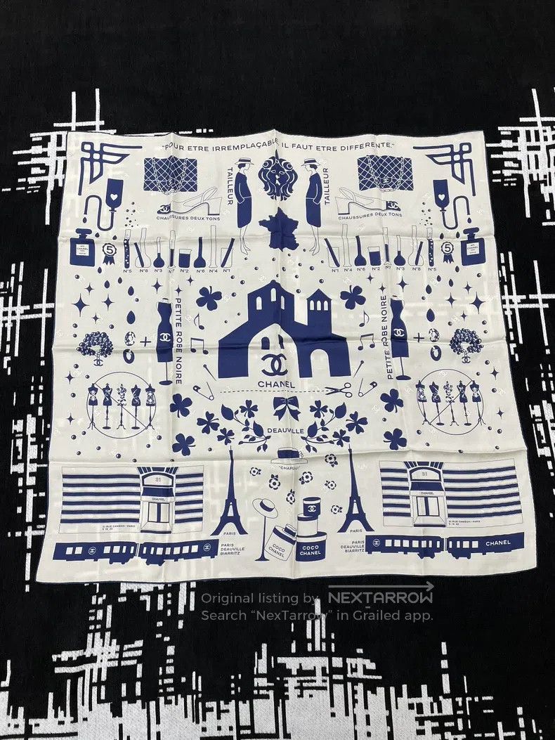 Chanel Chanel Blue printed silk scarf Size ONE SIZE - 1 Thumbnail