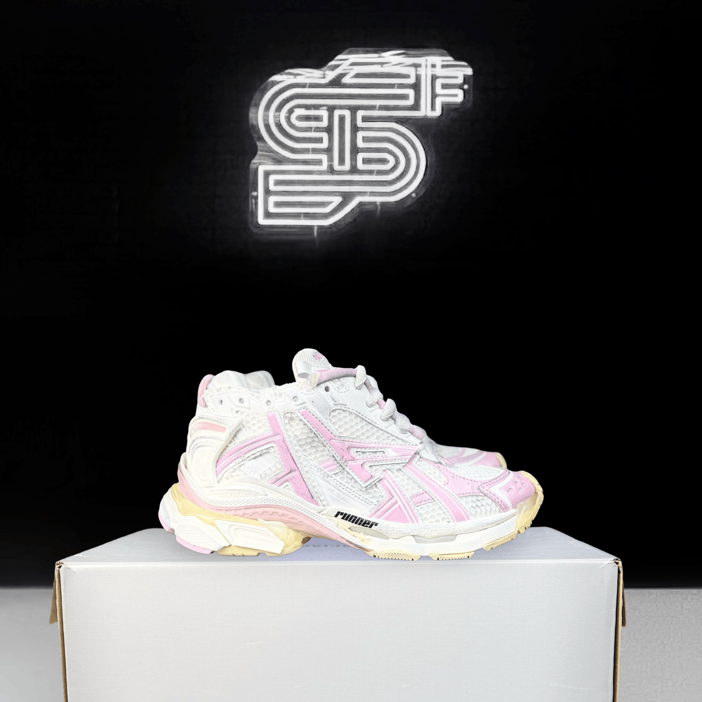 Balenciaga Balenciaga Runner White/Pink Size US 4 / IT 34 - 1 Thumbnail