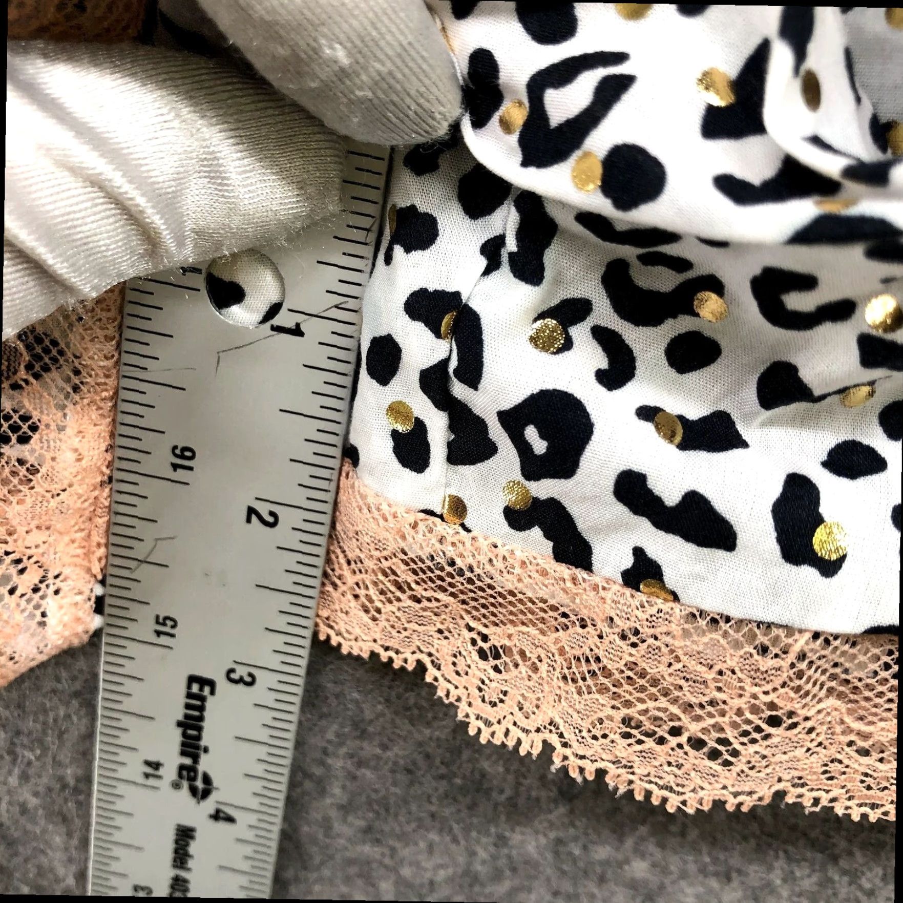 Victoria's Secret Victoria's Secret Leopard Print Lace Lounge Shorts Women's Small S Multicolor Size 28" / US 6 / IT 42 - 6 Thumbnail