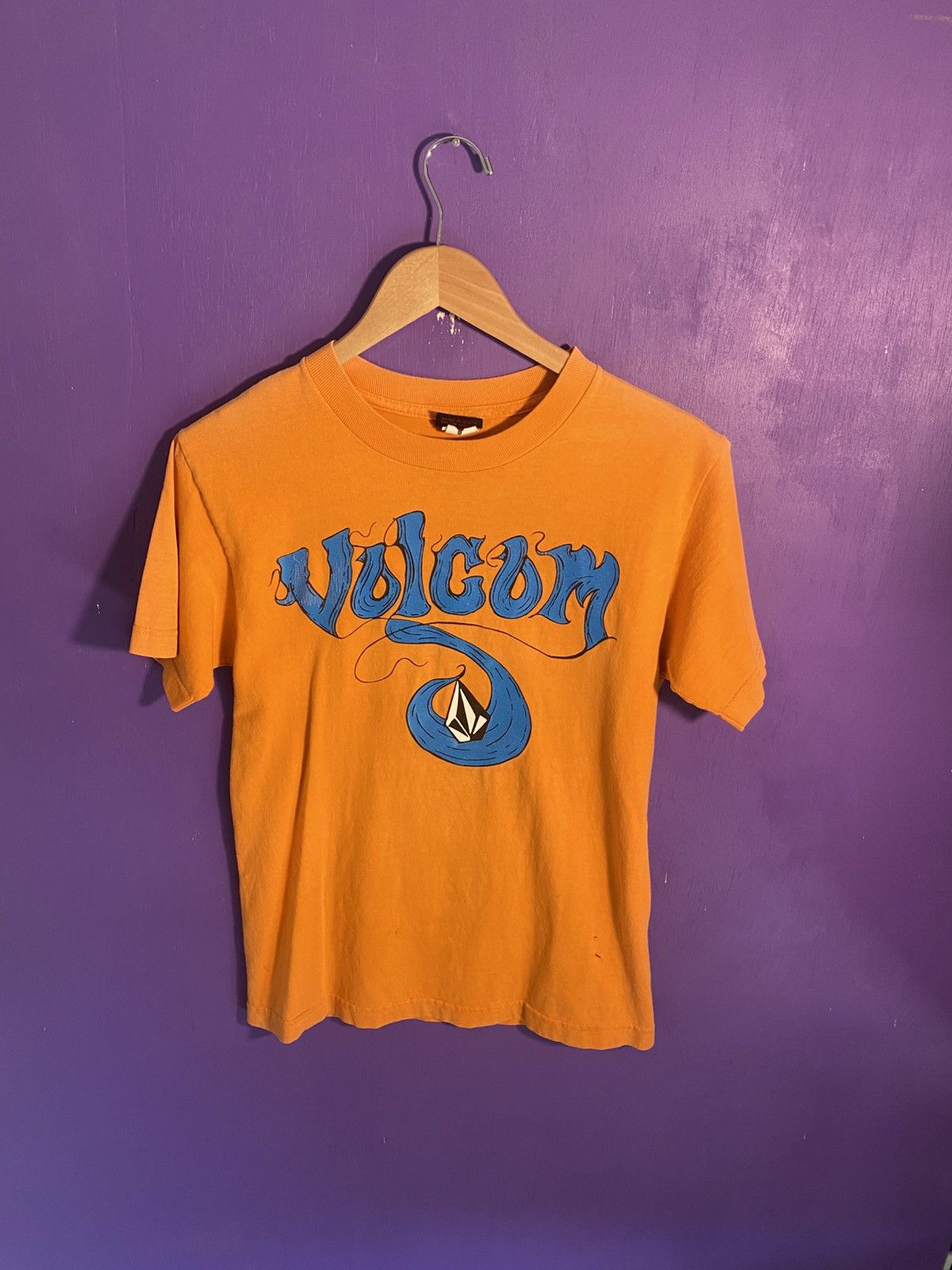 Vintage × Volcom Vintage Y2K Volcom tattoo style logo t-shirt Size US S / EU 44-46 / 1 - 1 Thumbnail