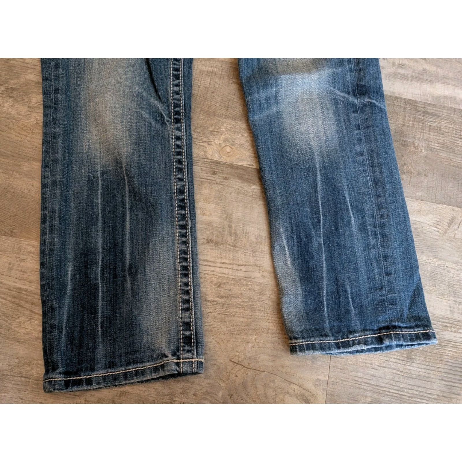 Miss Me VINTAGE Miss Me Boyfriend Capri Jeans Size 29 Blue Embellished Denim Mid Rise Regular Womens Size 29" - 2 Thumbnail