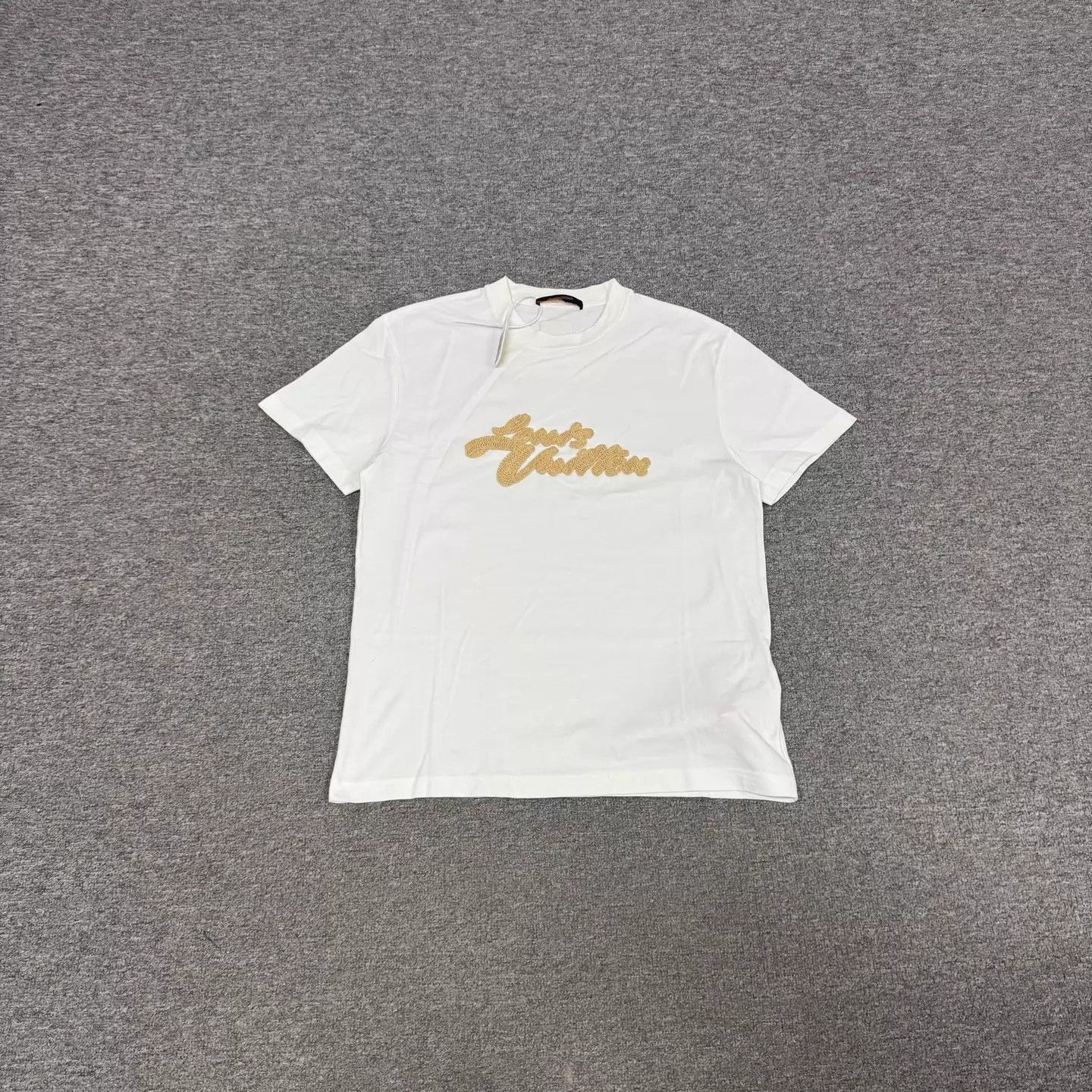 Louis Vuitton LV Straw Letter Logo Short Tee White S 99 New Size US S / EU 44-46 / 1 - 1 Thumbnail