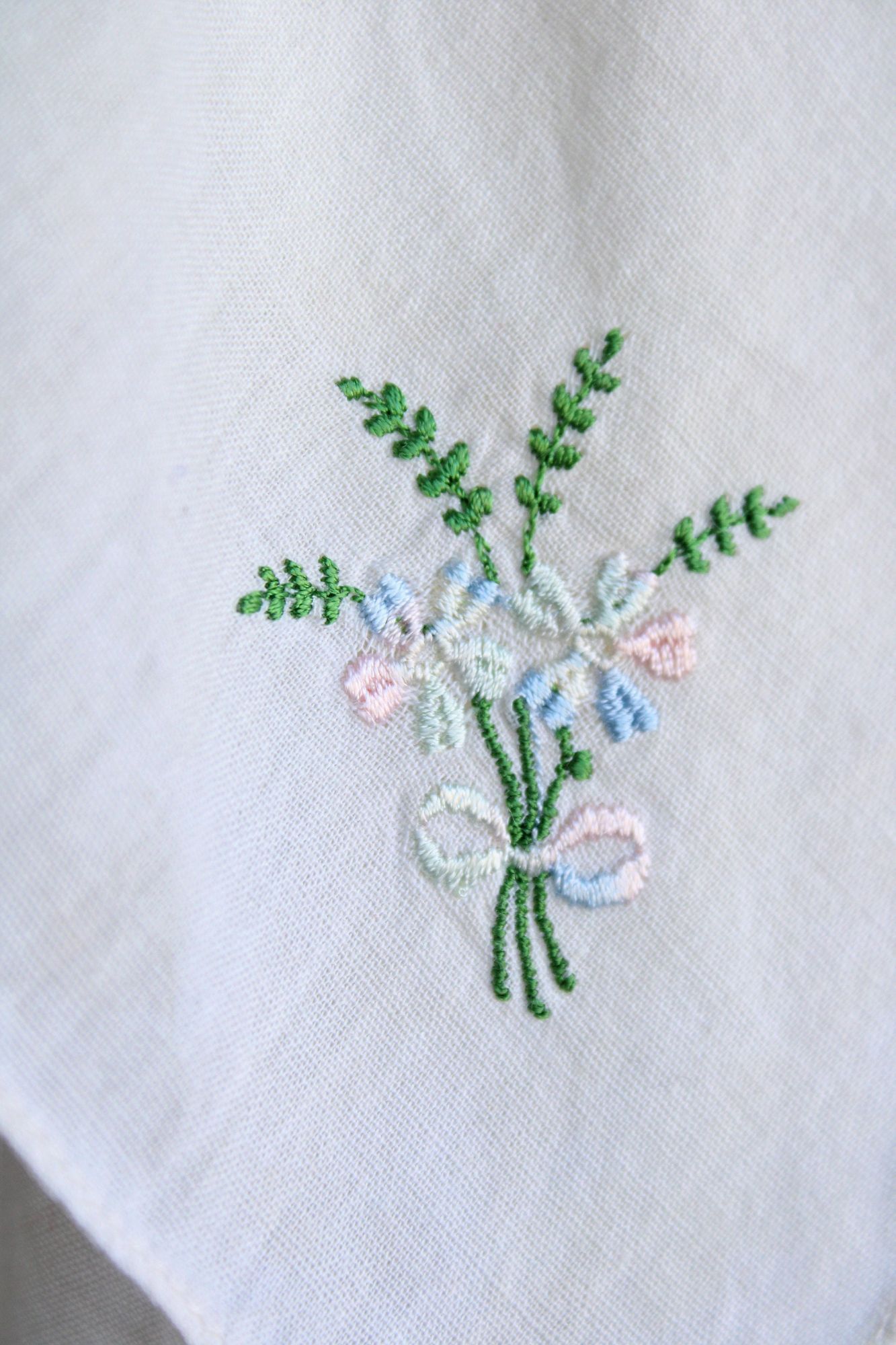 Vintage Vintage 1950s Handkerchief, White Cotton With Pink And Blue Size ONE SIZE - 8 Thumbnail